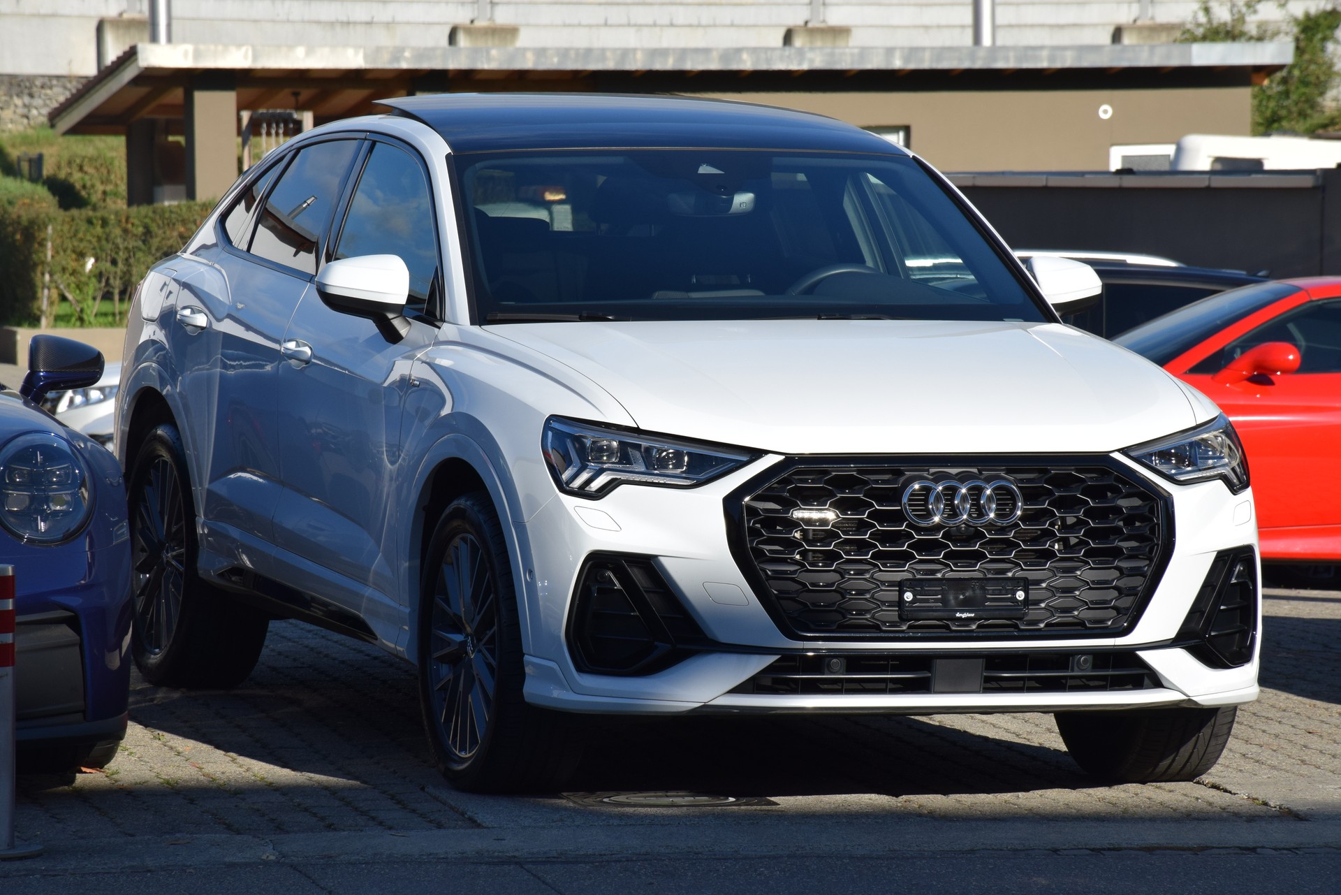 AUDI Q3 Sportback 35 TDI S line quattro S-tronic-image-5