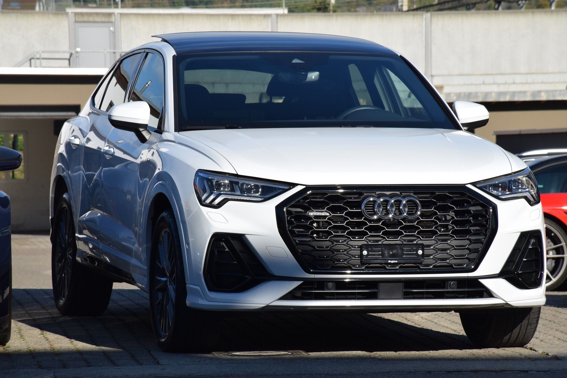 AUDI Q3 Sportback 35 TDI S line quattro S-tronic-image-4