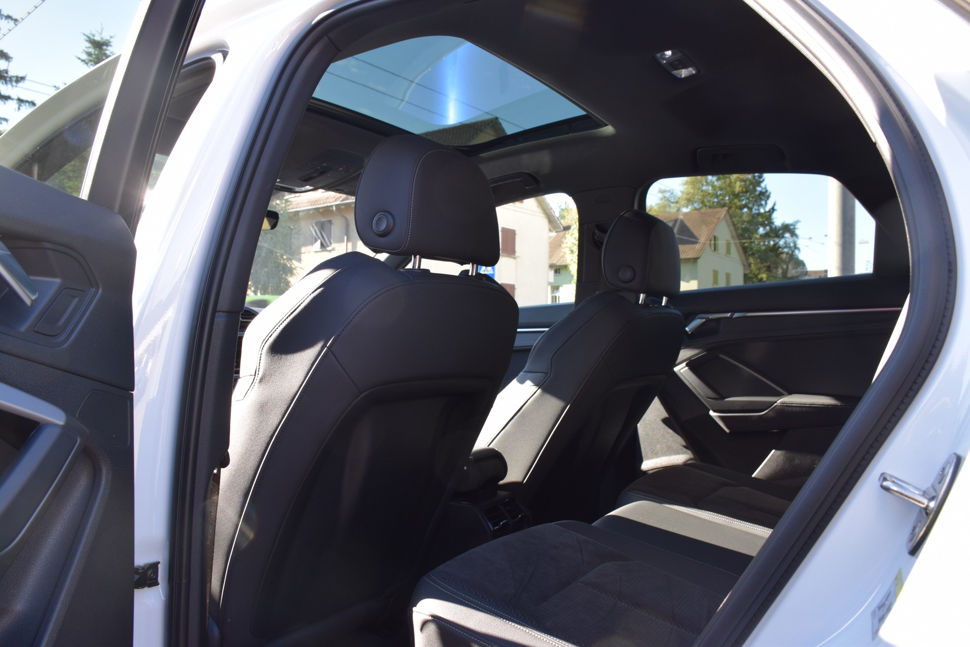AUDI Q3 Sportback 35 TDI S line quattro S-tronic-image-15
