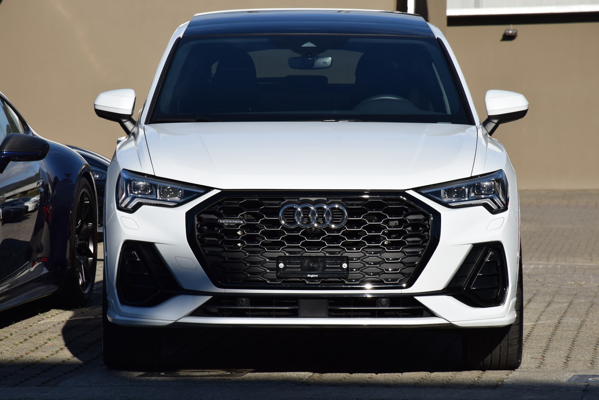 AUDI Q3 Sportback 35 TDI S line quattro S-tronic-image-3