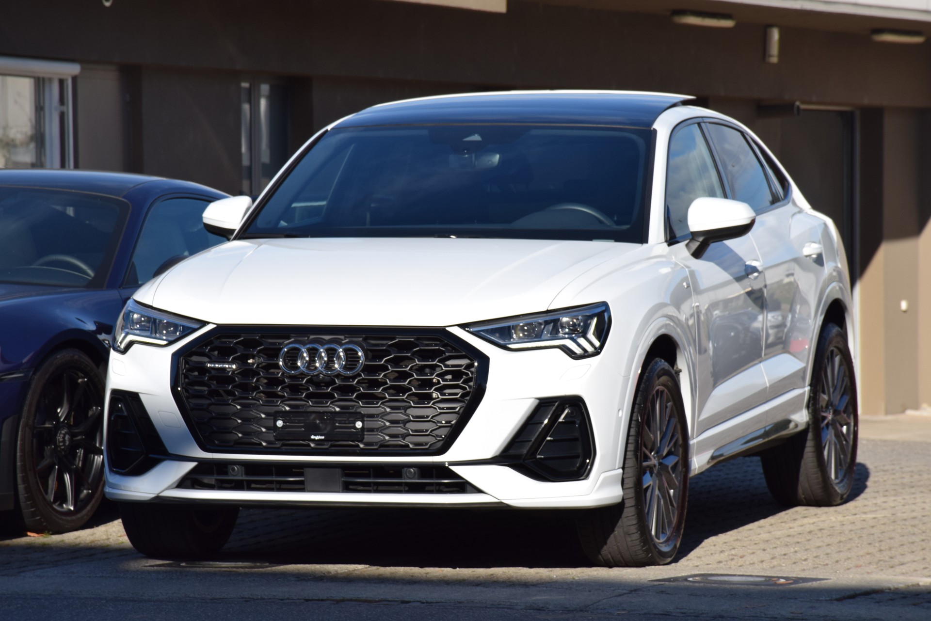 AUDI Q3 Sportback 35 TDI S line quattro S-tronic-image-1