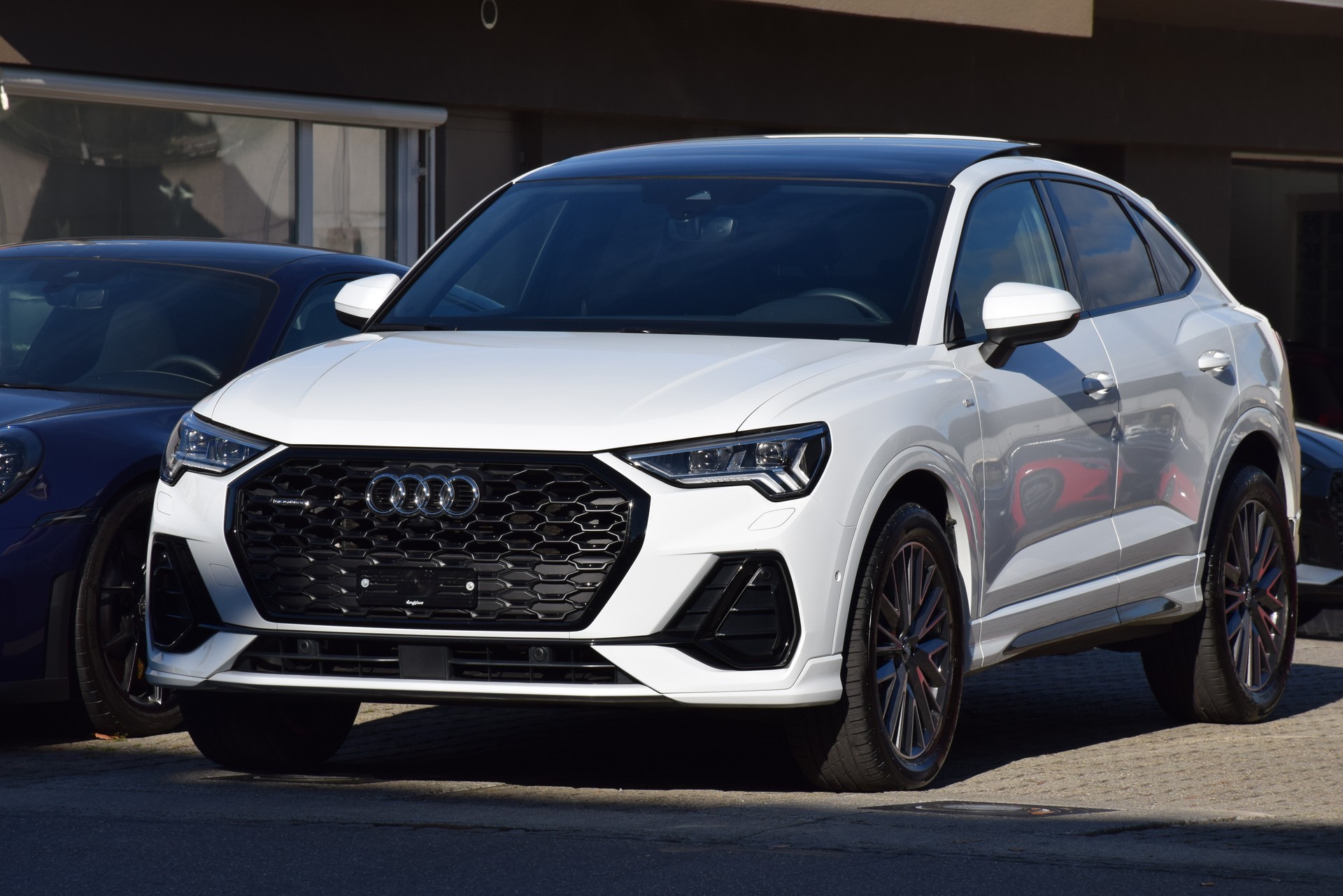 AUDI Q3 Sportback 35 TDI S line quattro S-tronic-image-0