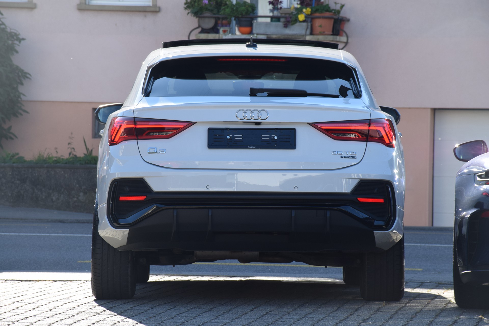 AUDI Q3 Sportback 35 TDI S line quattro S-tronic-image-9