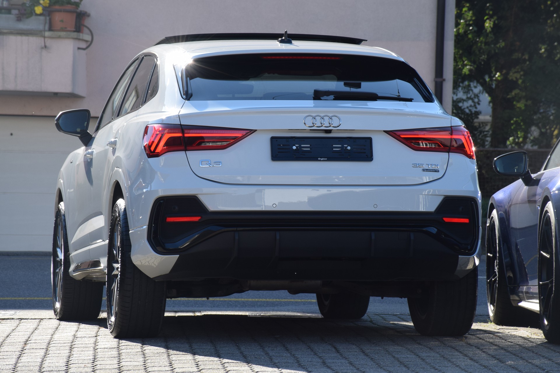 AUDI Q3 Sportback 35 TDI S line quattro S-tronic-image-8