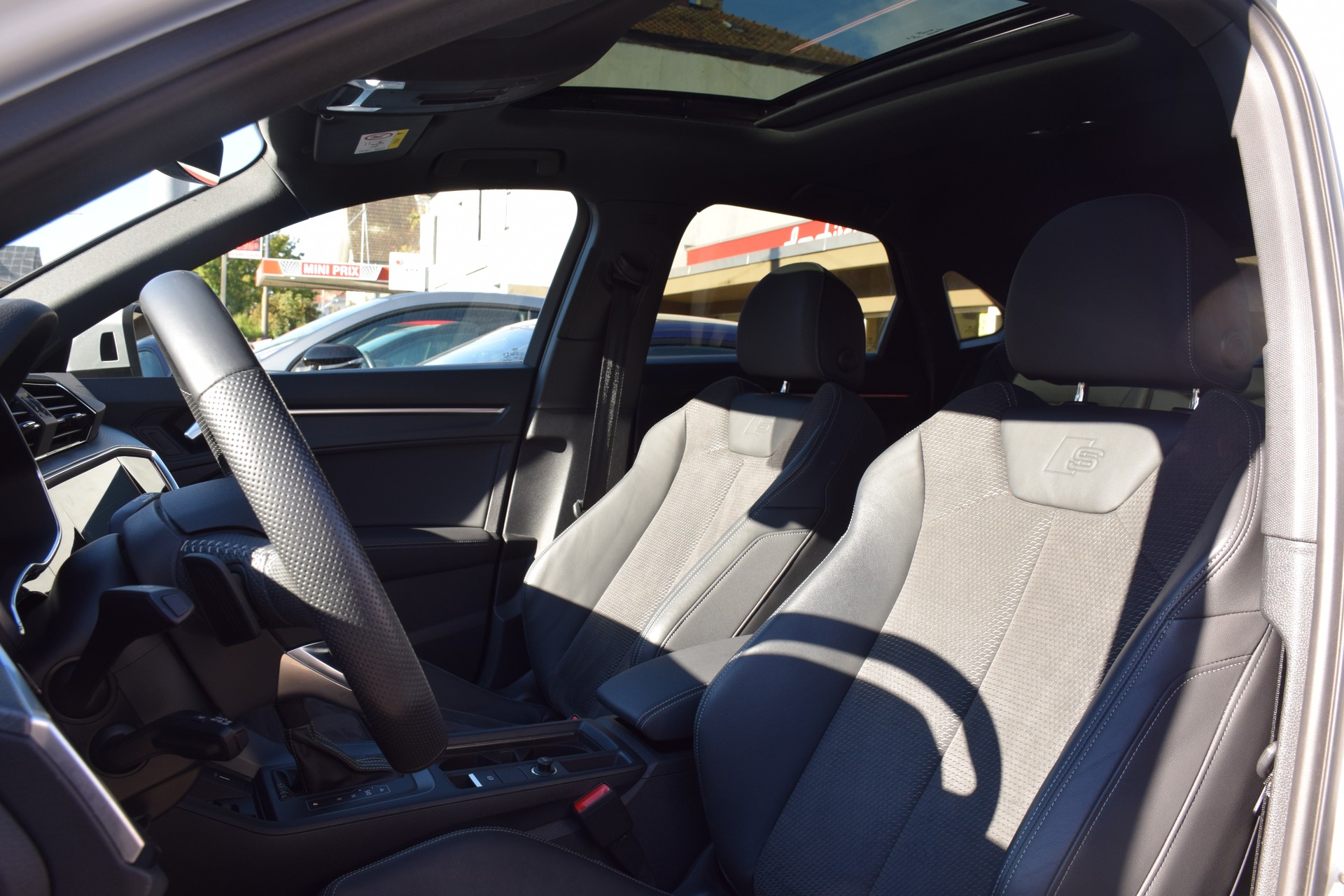 AUDI Q3 Sportback 35 TDI S line quattro S-tronic-image-13