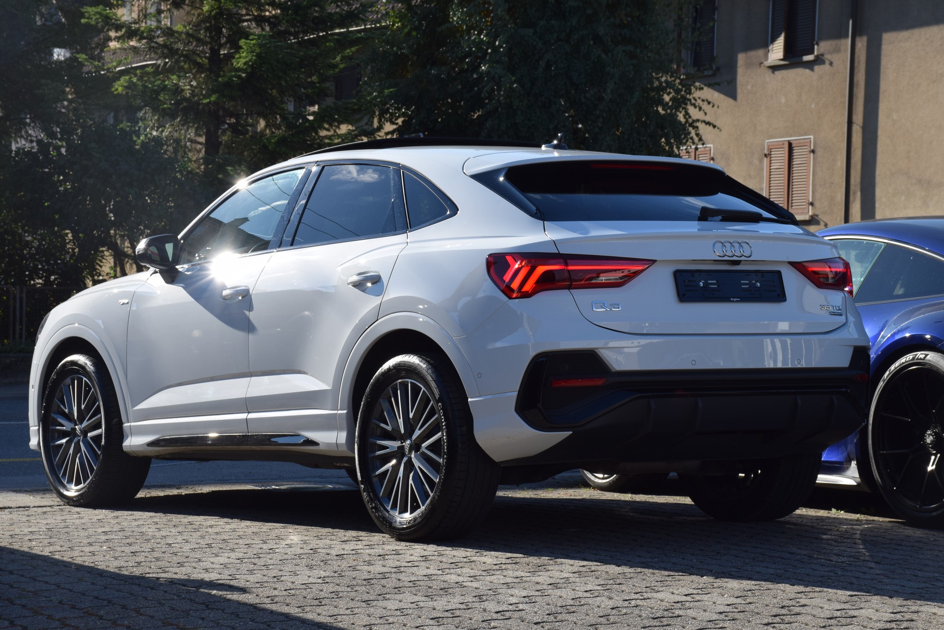 AUDI Q3 Sportback 35 TDI S line quattro S-tronic-image-6