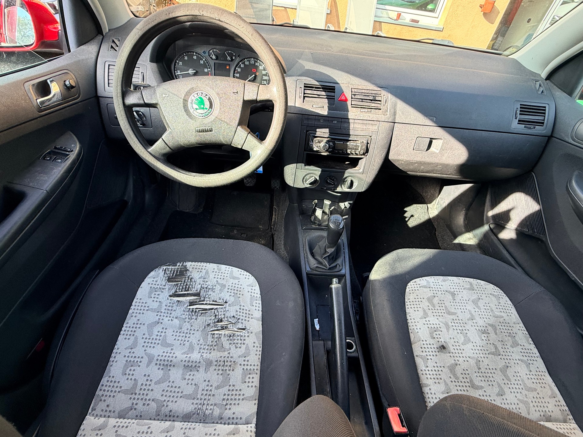 SKODA Fabia 1.4 16V Elegance-image-12