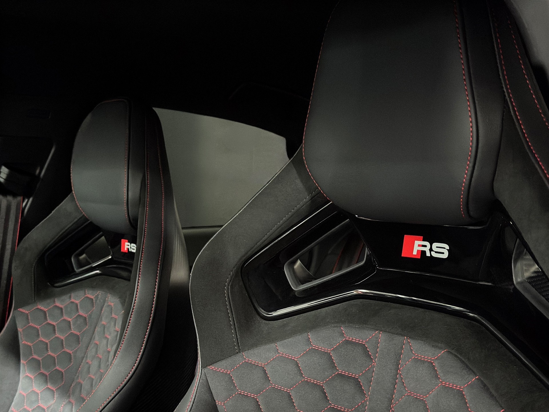 AUDI RS3 Limousine 2.5 TSI quattro S-tronic " Rs-Carbon Paket inkl.-Schalensitze-Keramikbremsen"-image-13