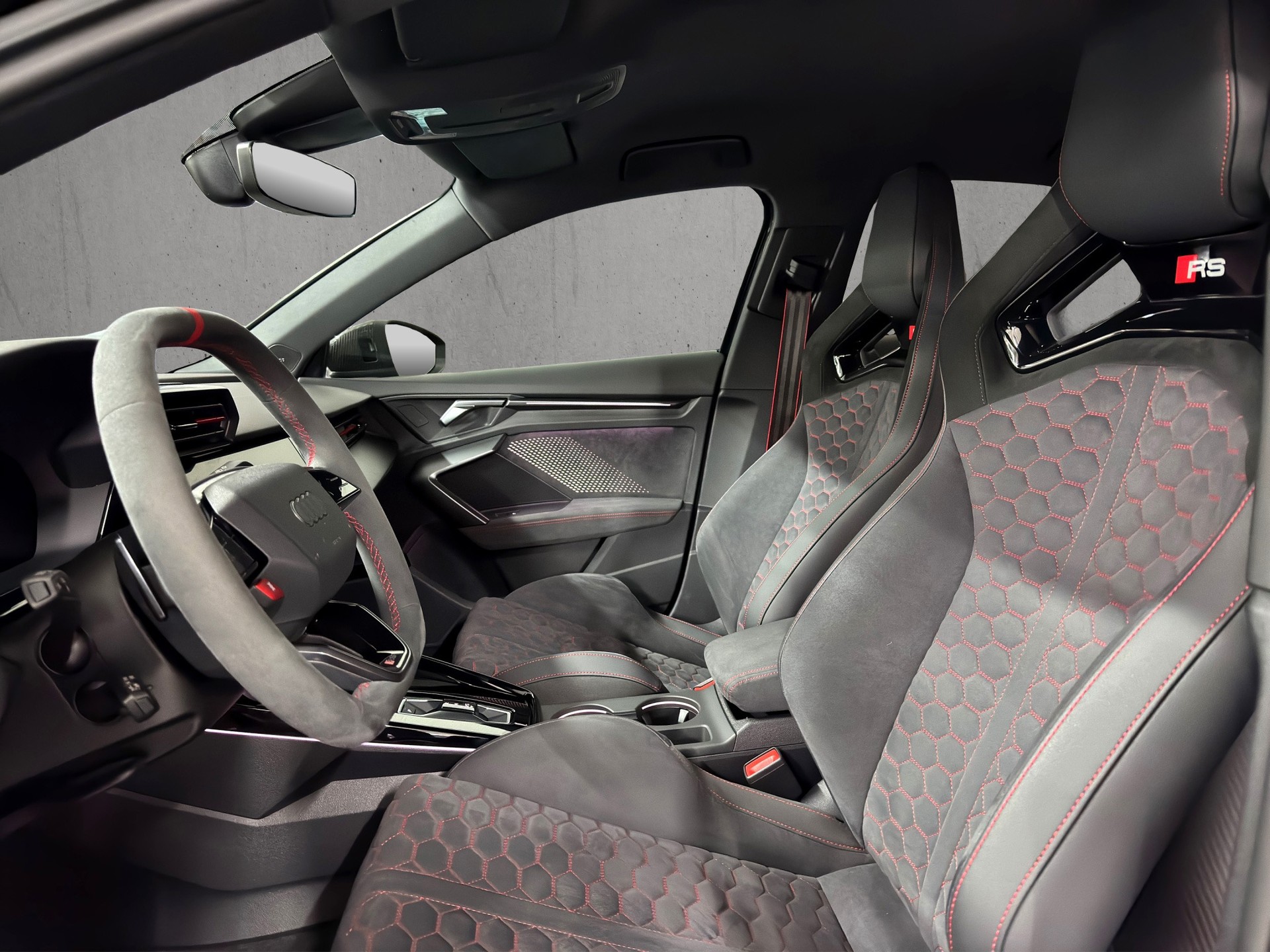 AUDI RS3 Limousine 2.5 TSI quattro S-tronic " Rs-Carbon Paket inkl.-Schalensitze-Keramikbremsen"-image-12