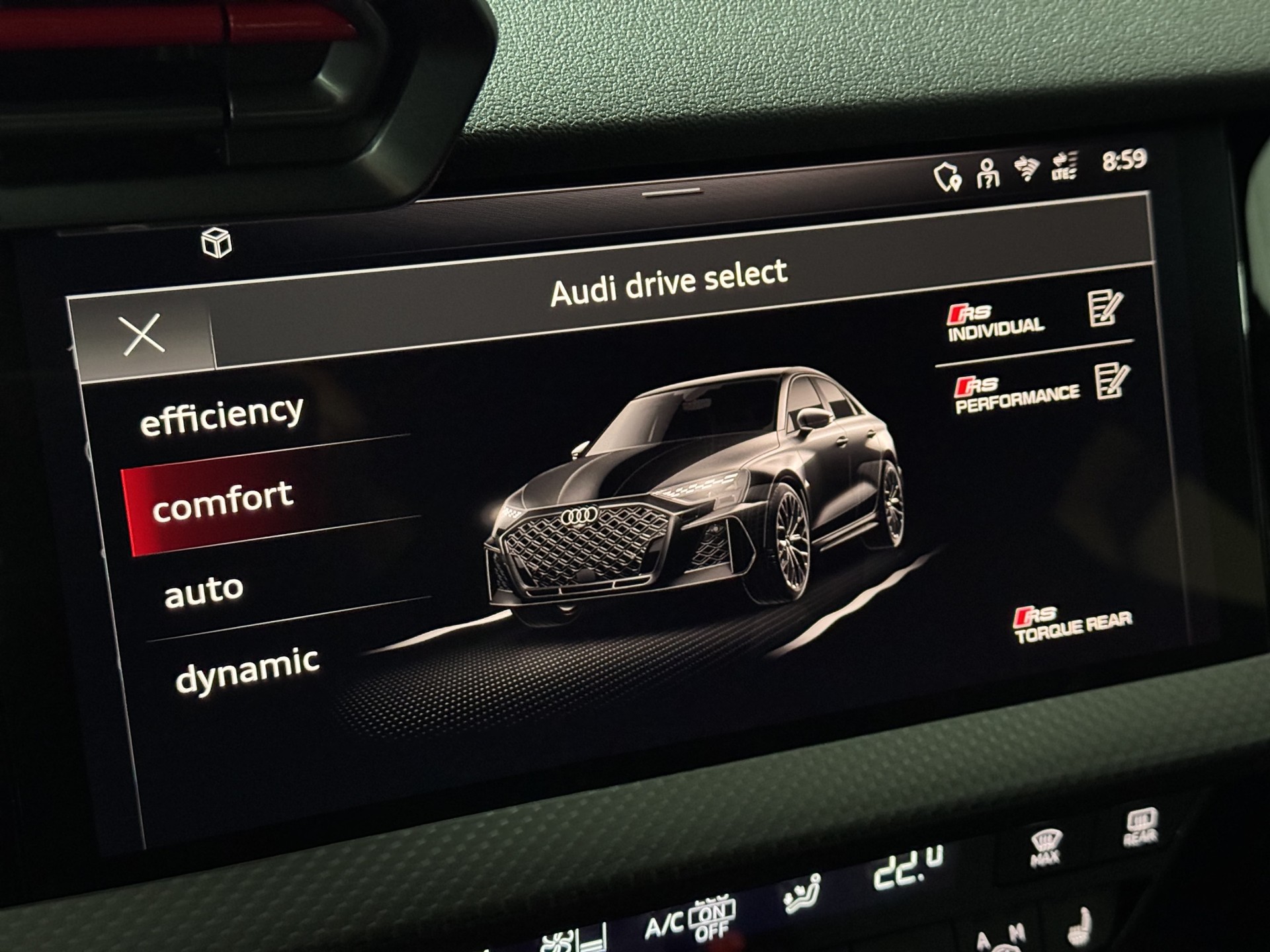AUDI RS3 Limousine 2.5 TSI quattro S-tronic " Rs-Carbon Paket inkl.-Schalensitze-Keramikbremsen"-image-27