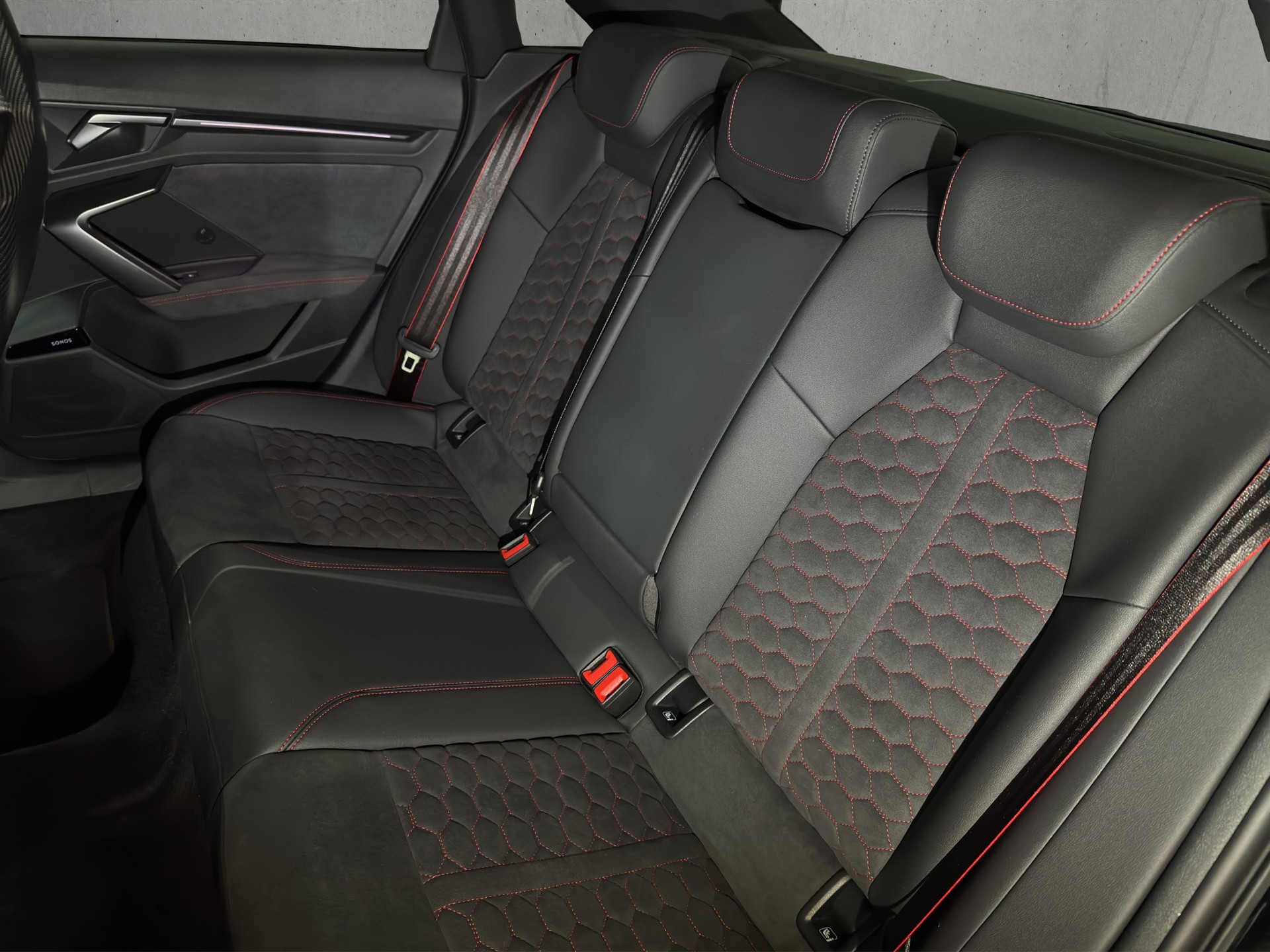 AUDI RS3 Limousine 2.5 TSI quattro S-tronic " Rs-Carbon Paket inkl.-Schalensitze-Keramikbremsen"-image-15