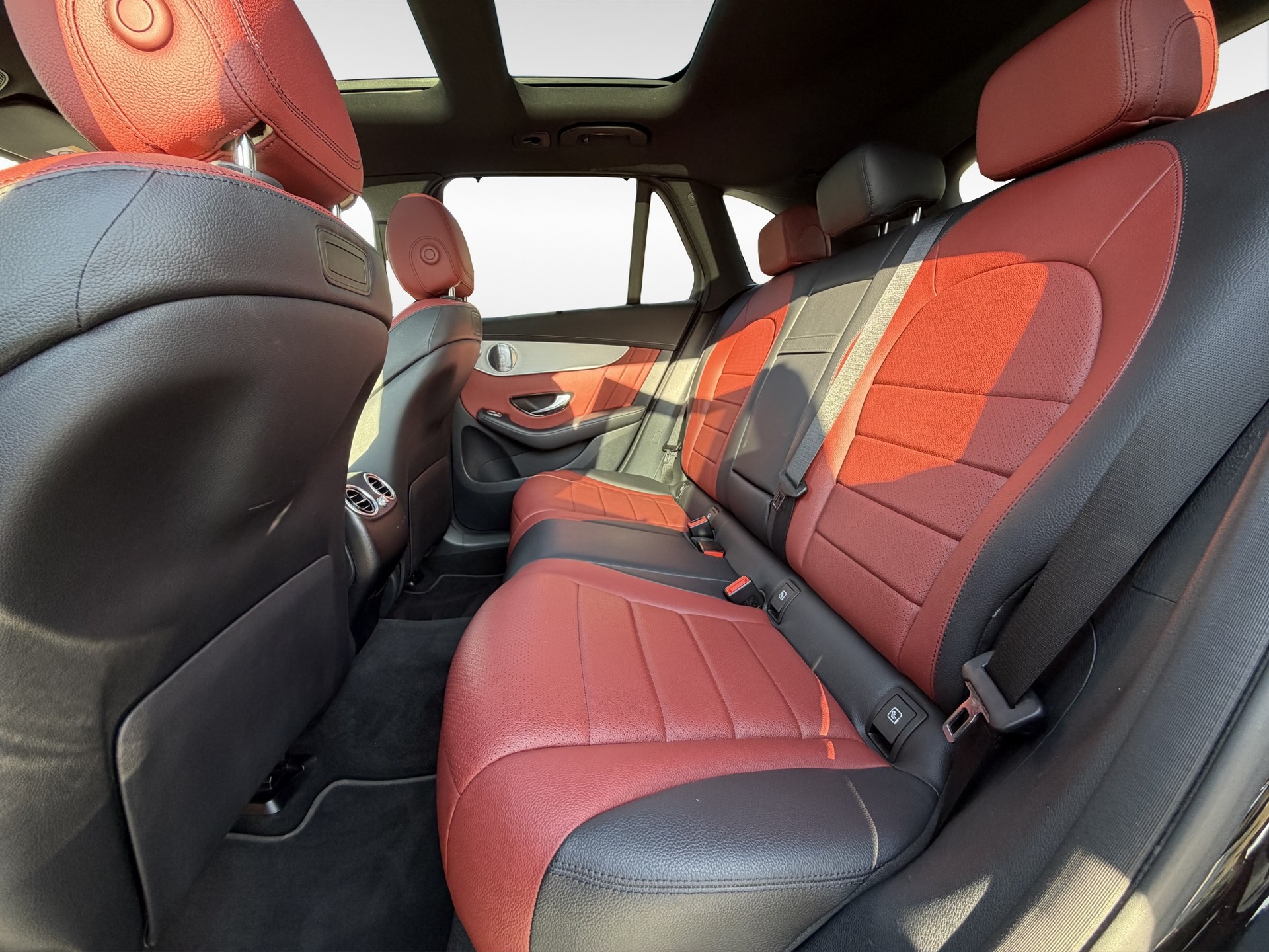 MERCEDES-BENZ GLC 220 d AMG Line 4Matic 9G-Tronic-image-12