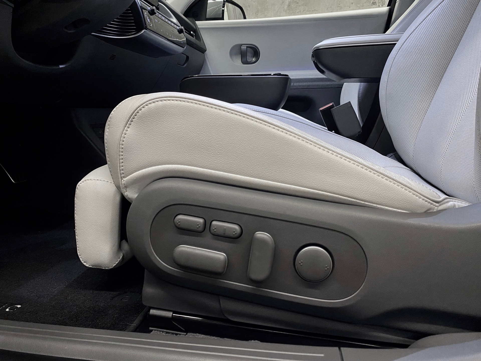HYUNDAI Ioniq 5 *Swiss*Vertex*84kWh*Facelift*4WD*-image-14
