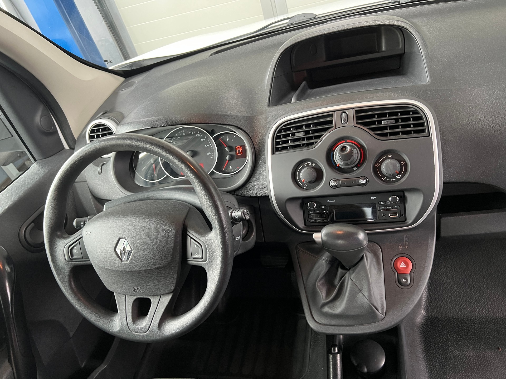 RENAULT Kangoo Medium TCe 115 Business A-image-8