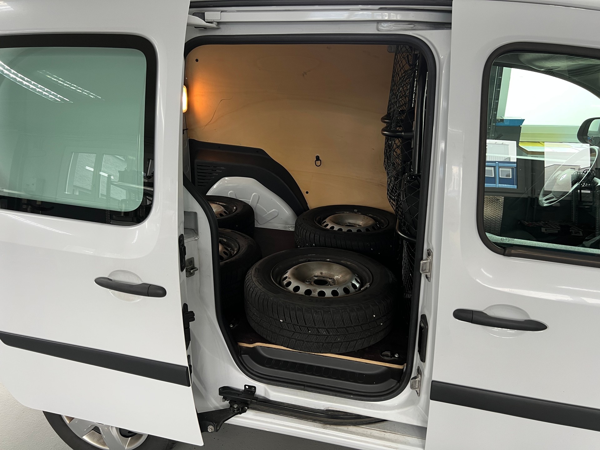 RENAULT Kangoo Medium TCe 115 Business A-image-5