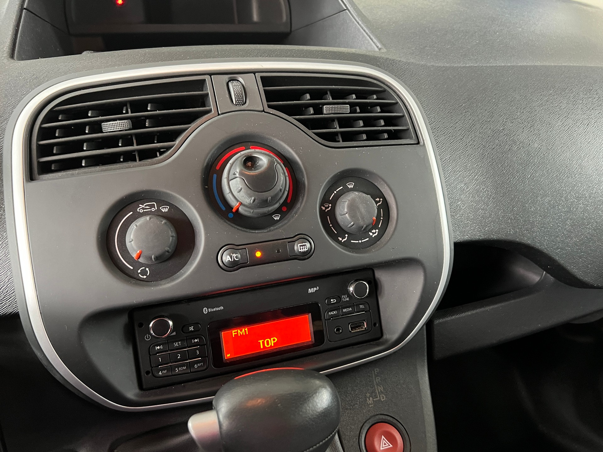 RENAULT Kangoo Medium TCe 115 Business A-image-10