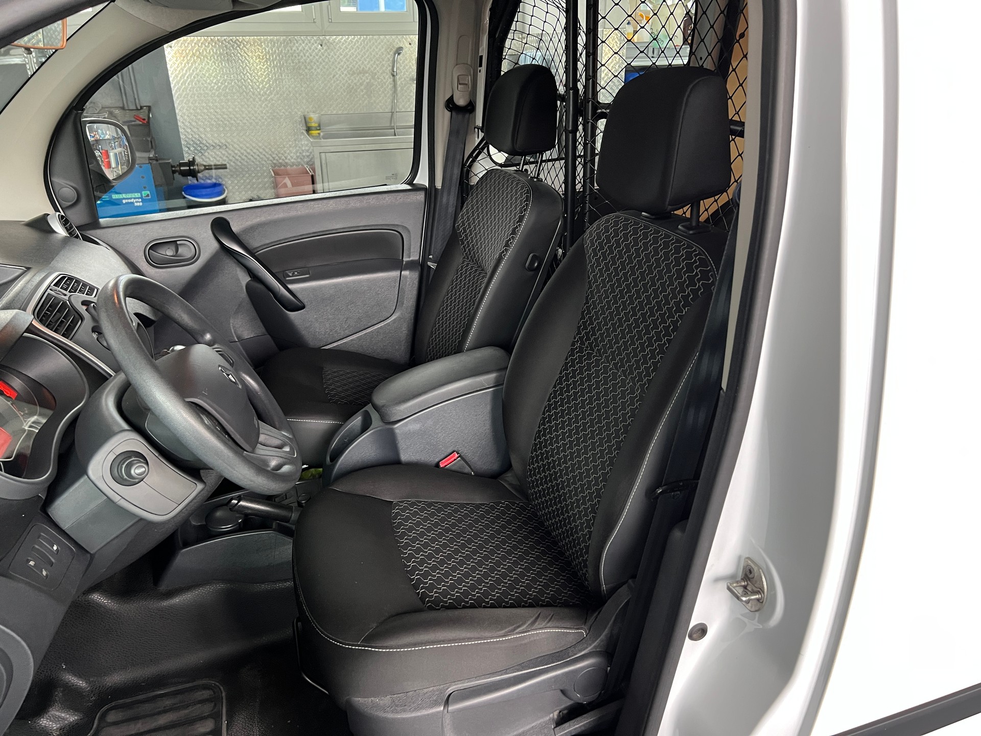 RENAULT Kangoo Medium TCe 115 Business A-image-7