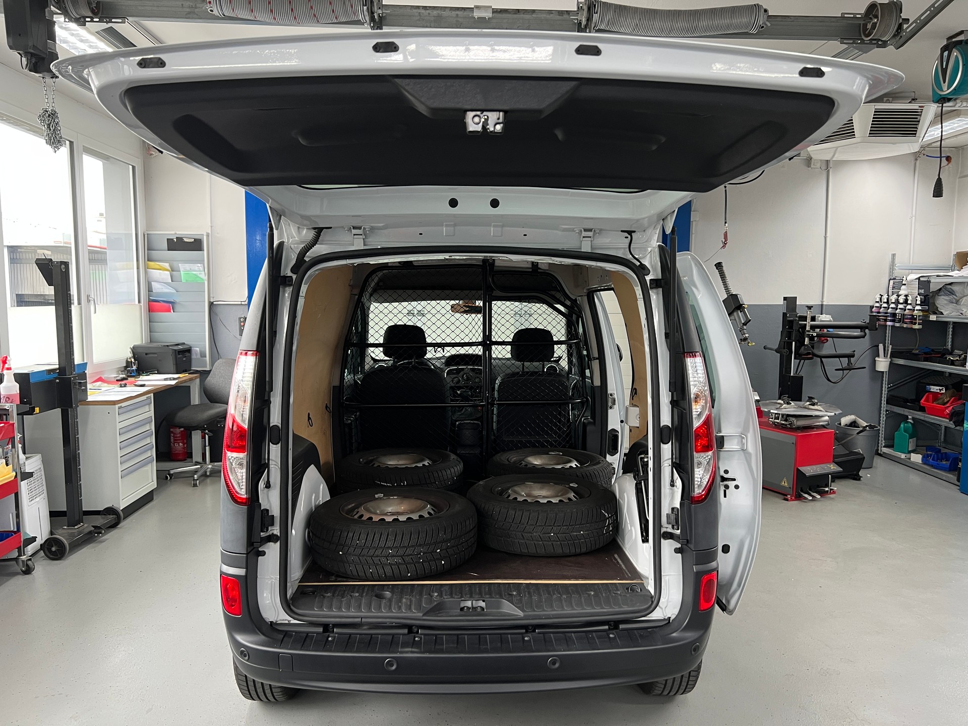 RENAULT Kangoo Medium TCe 115 Business A-image-4