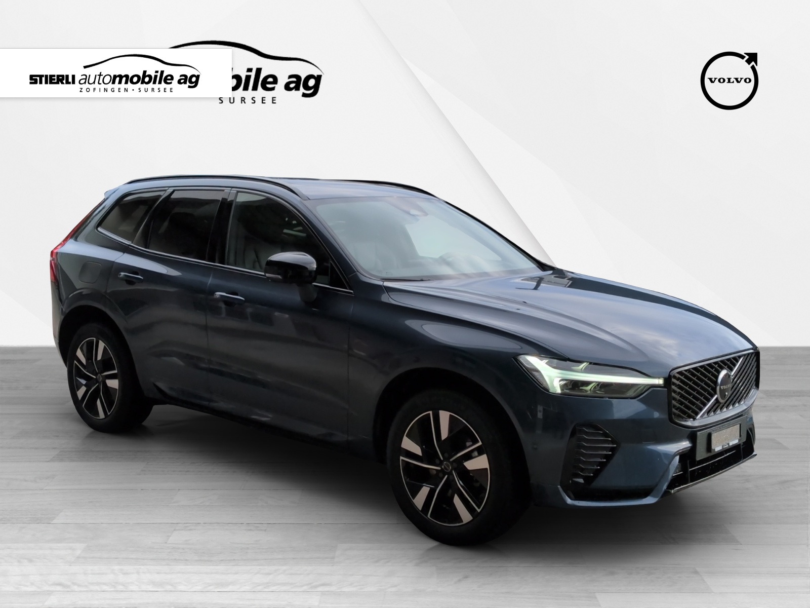 VOLVO XC60 2.0 B5 MH Plus Dark AWD-showroom-element-2