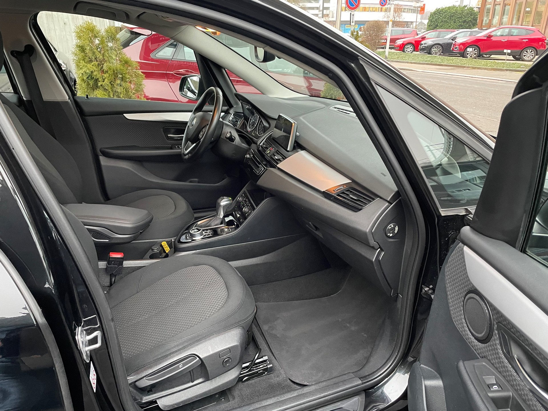 BMW 218i Steptronic-image-5