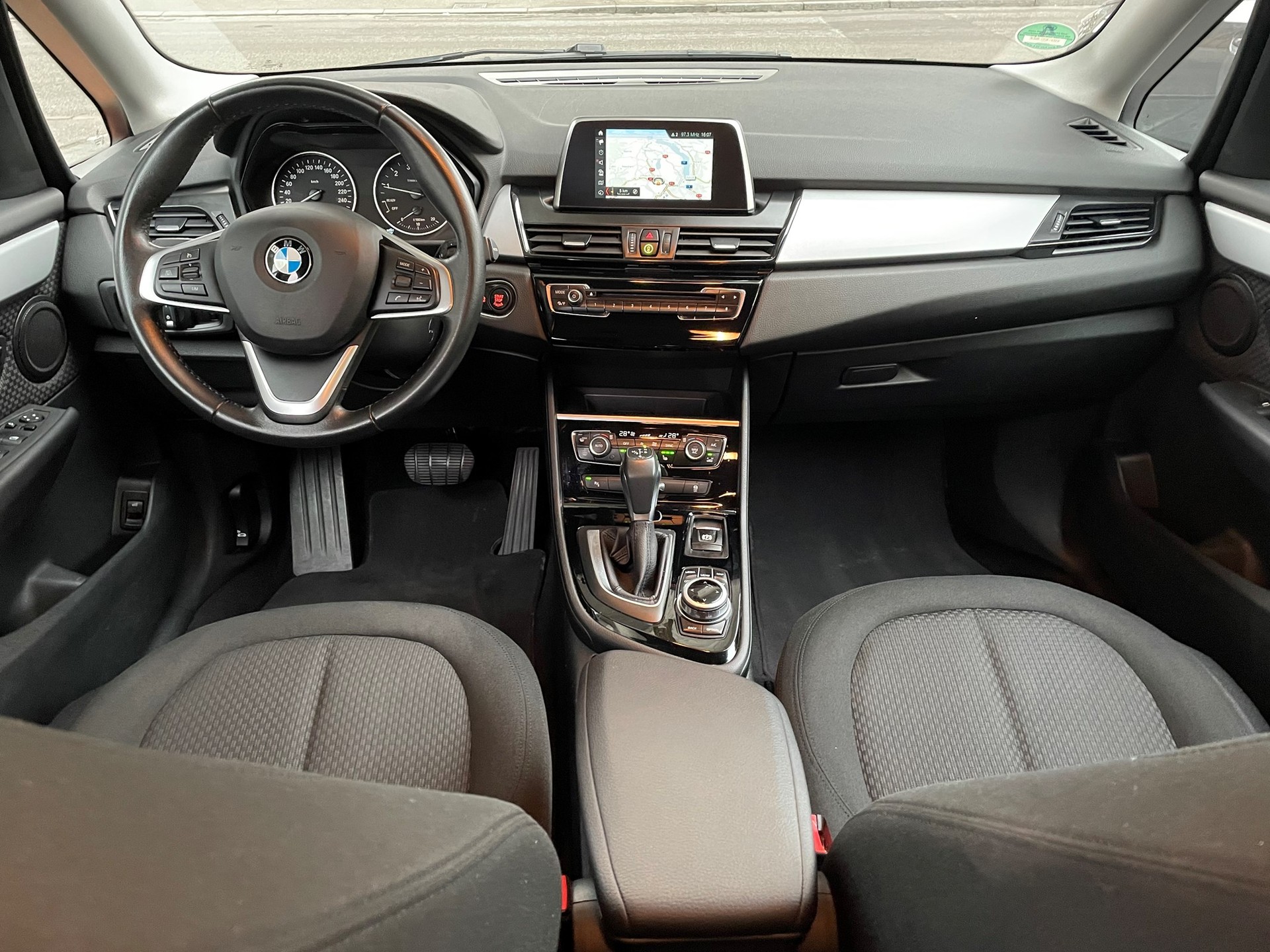 BMW 218i Steptronic-image-4