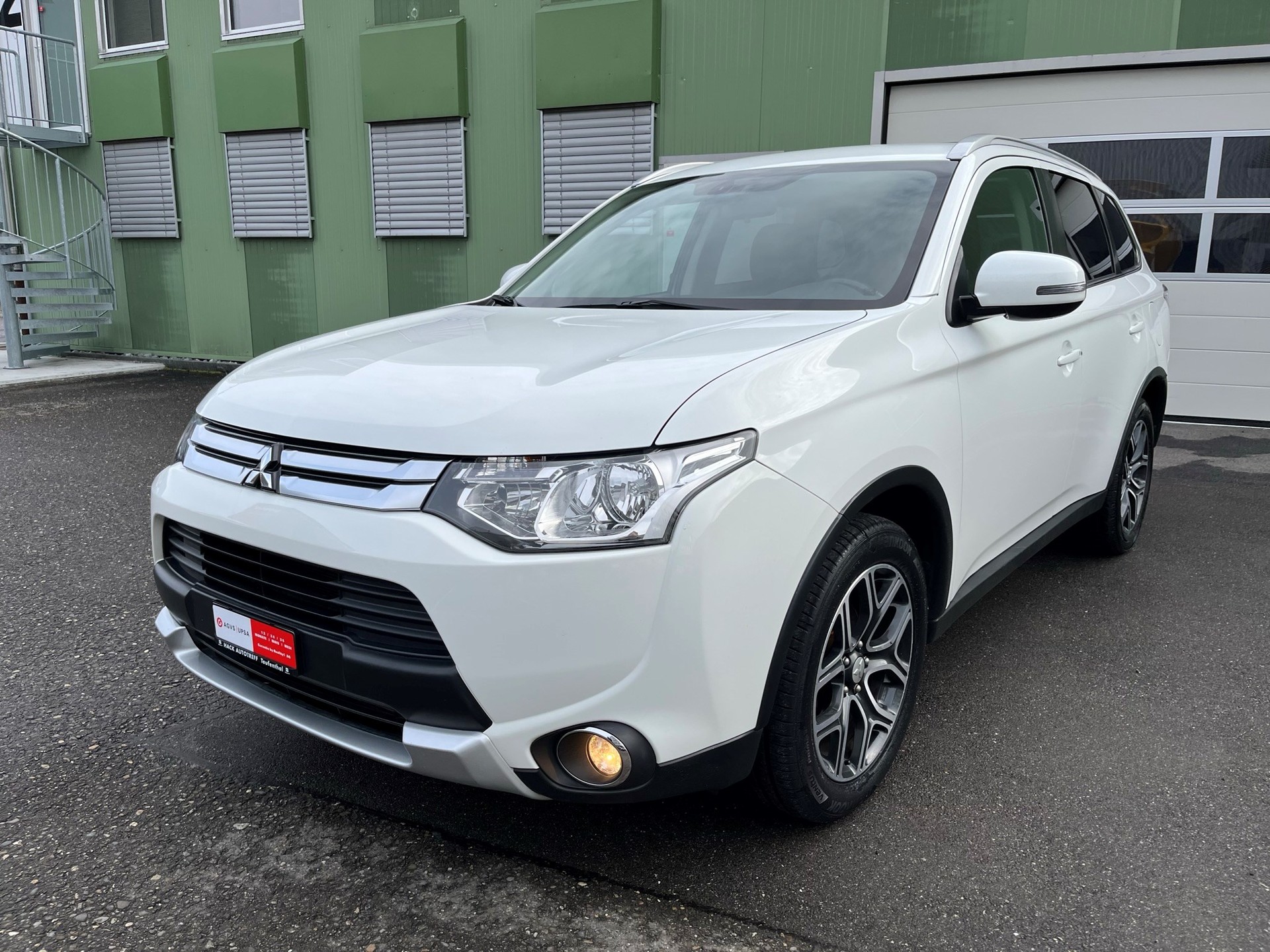 MITSUBISHI Outlander 2.2 DID Style 4WD Automatic-image-2