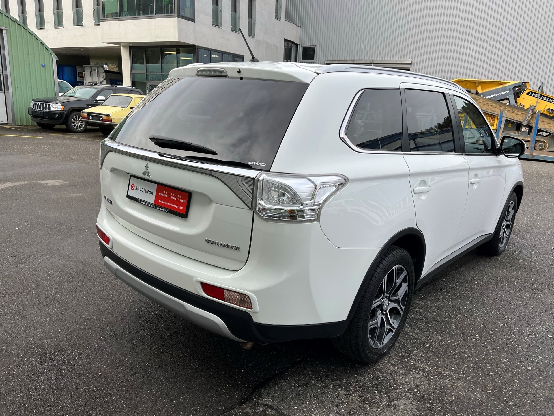 MITSUBISHI Outlander 2.2 DID Style 4WD Automatic-image-5