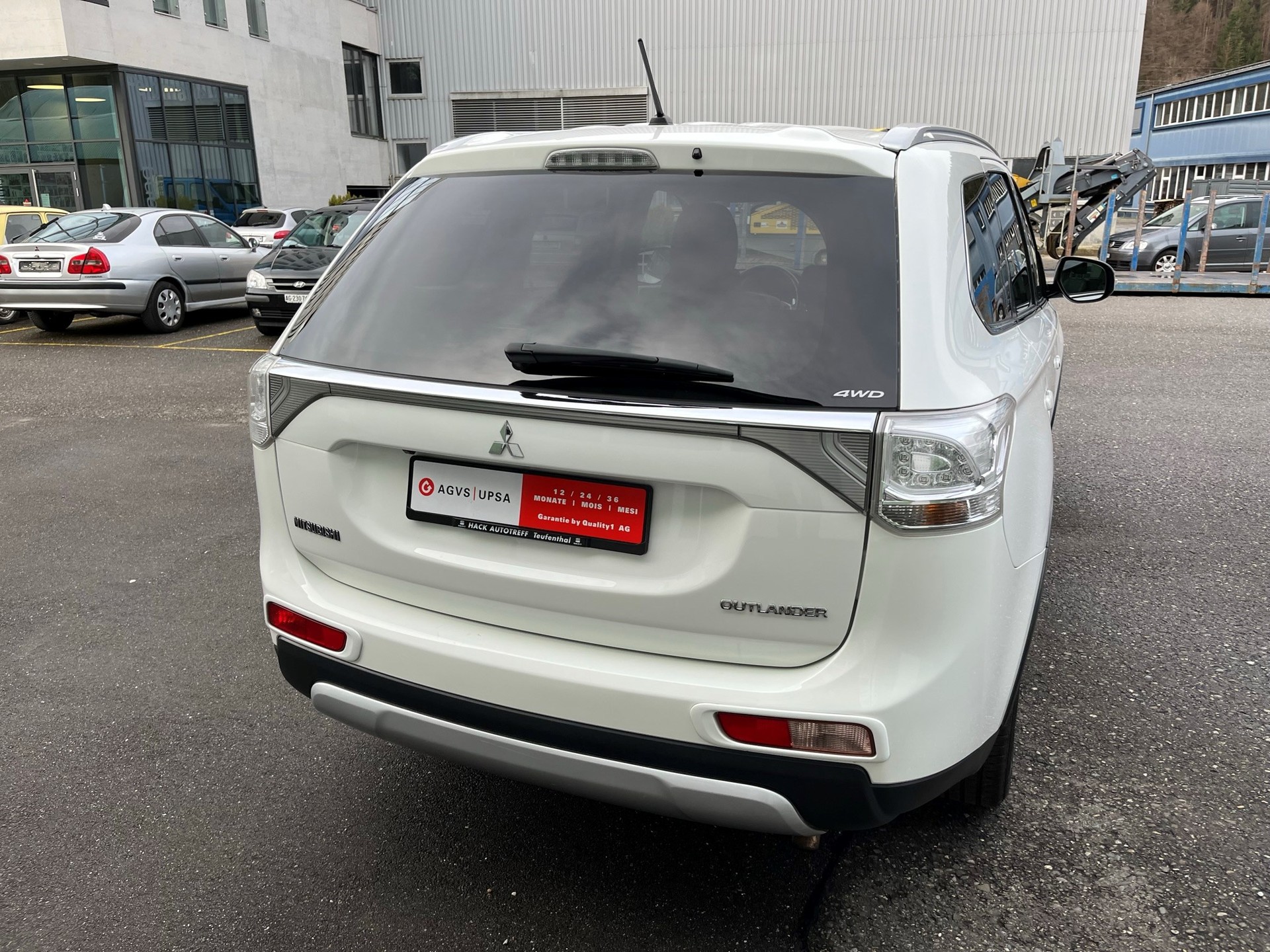 MITSUBISHI Outlander 2.2 DID Style 4WD Automatic-image-4