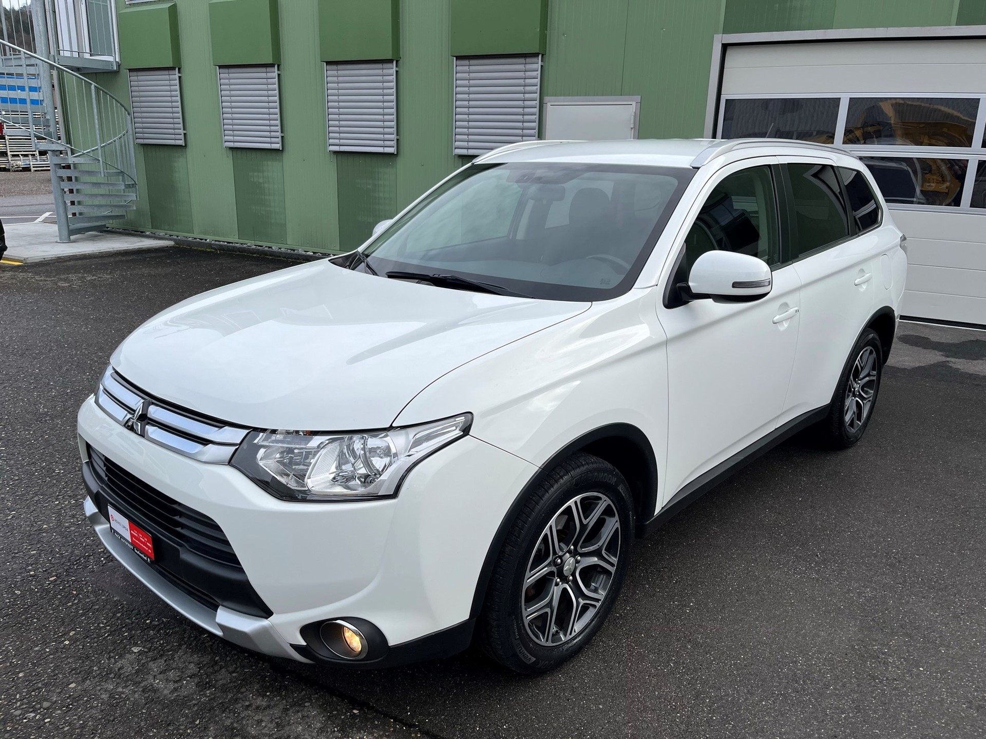 MITSUBISHI Outlander 2.2 DID Style 4WD Automatic-image-1