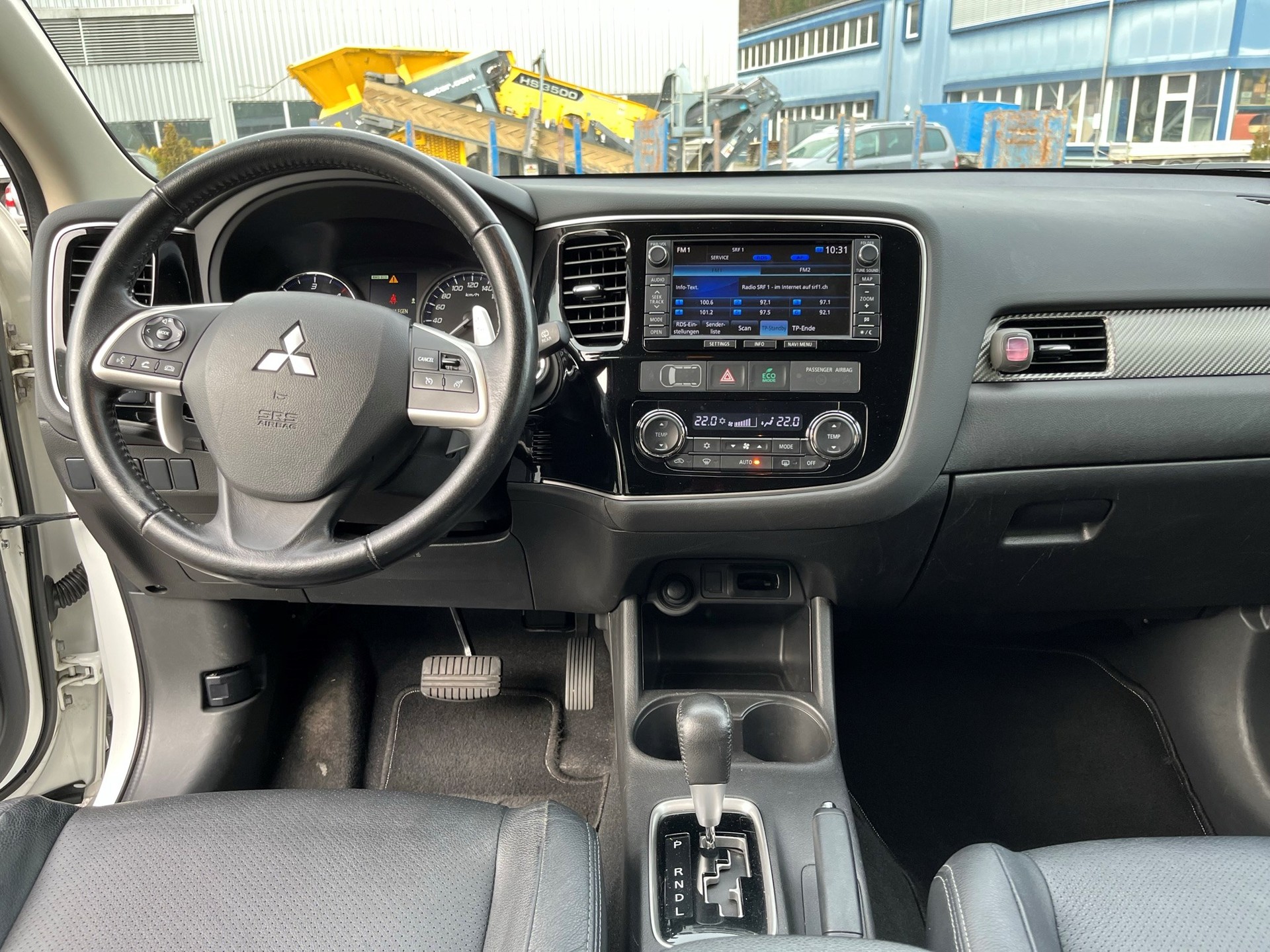 MITSUBISHI Outlander 2.2 DID Style 4WD Automatic-image-12