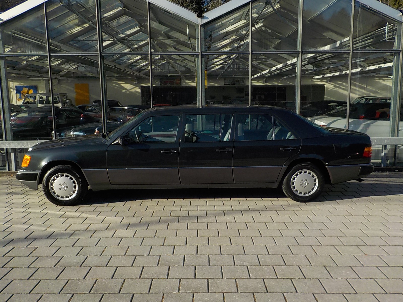 MERCEDES-BENZ 260 E lang-image-2