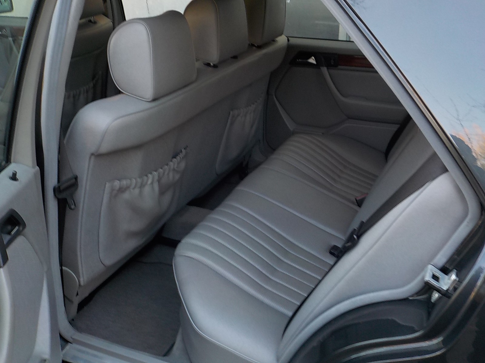 MERCEDES-BENZ 260 E lang-image-17