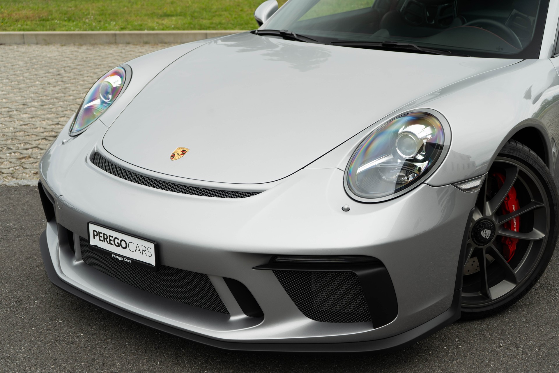PORSCHE 911 GT3 Touring-image-2