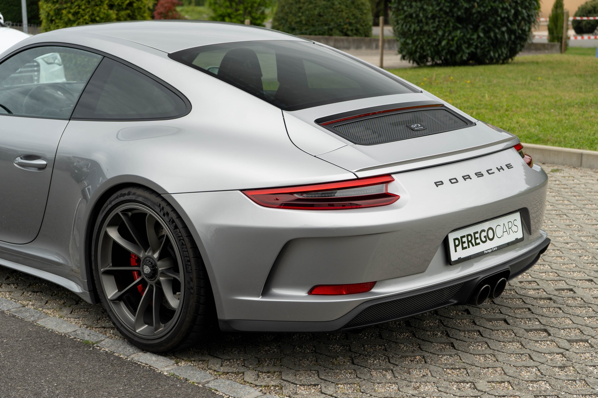 PORSCHE 911 GT3 Touring-image-7