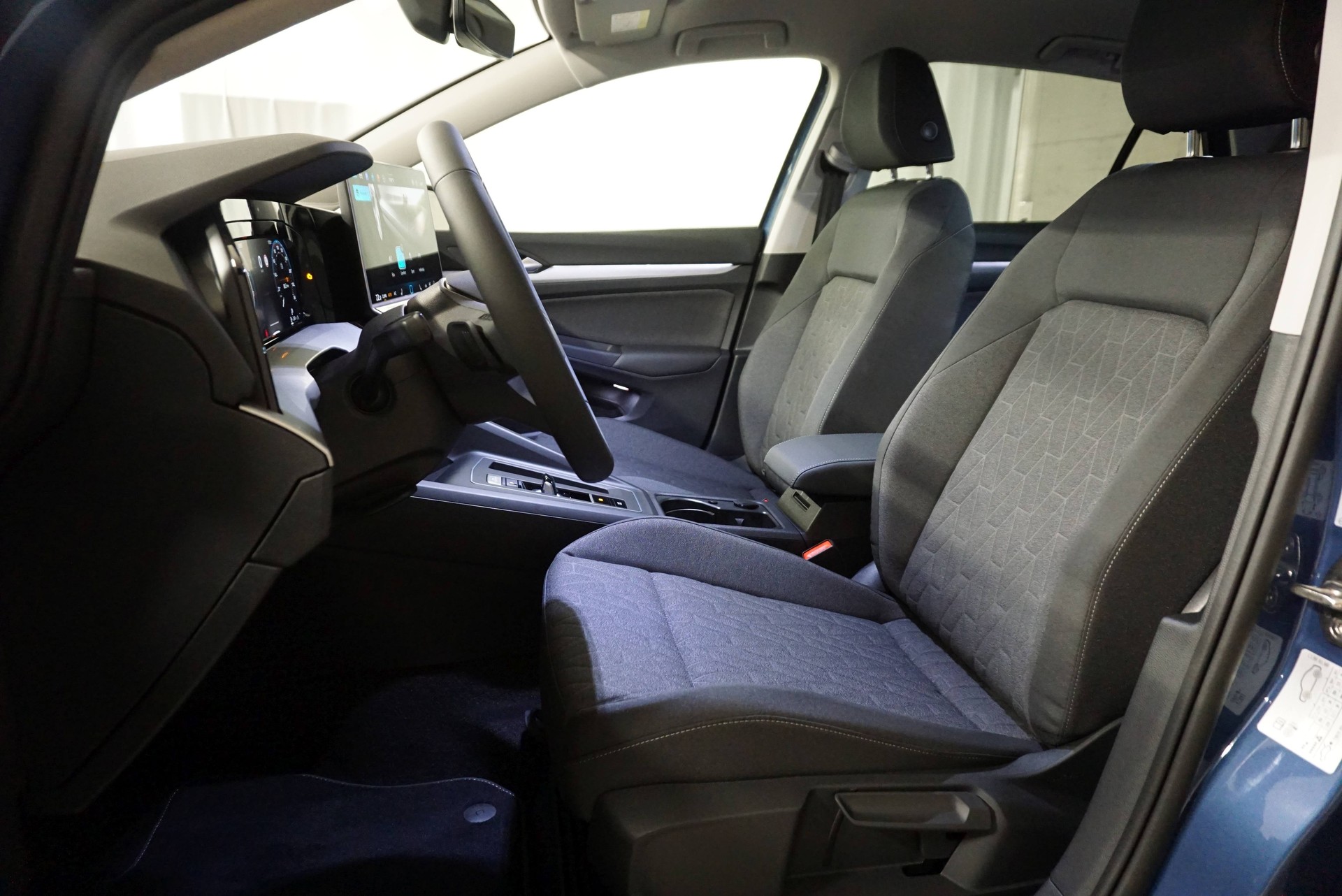 VW Golf 1.5 e TSI mHEV United DSG-image-5