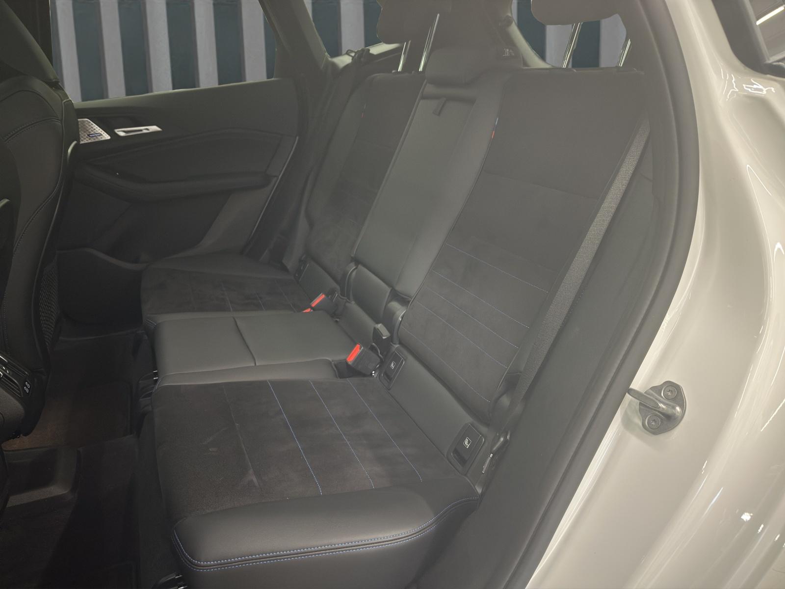 BMW 218d Active Tourer M Sport-image-15