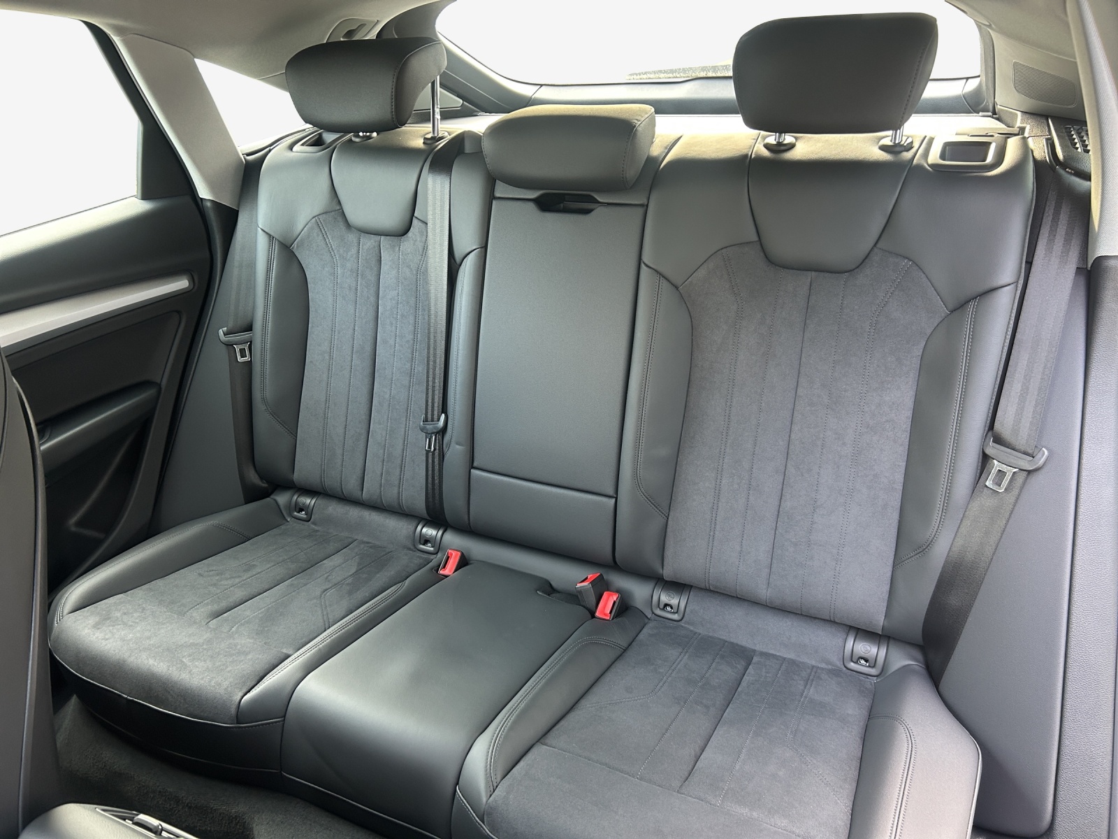 AUDI Q5 Sportback 45 TFSI S line quattro S-tronic-image-11