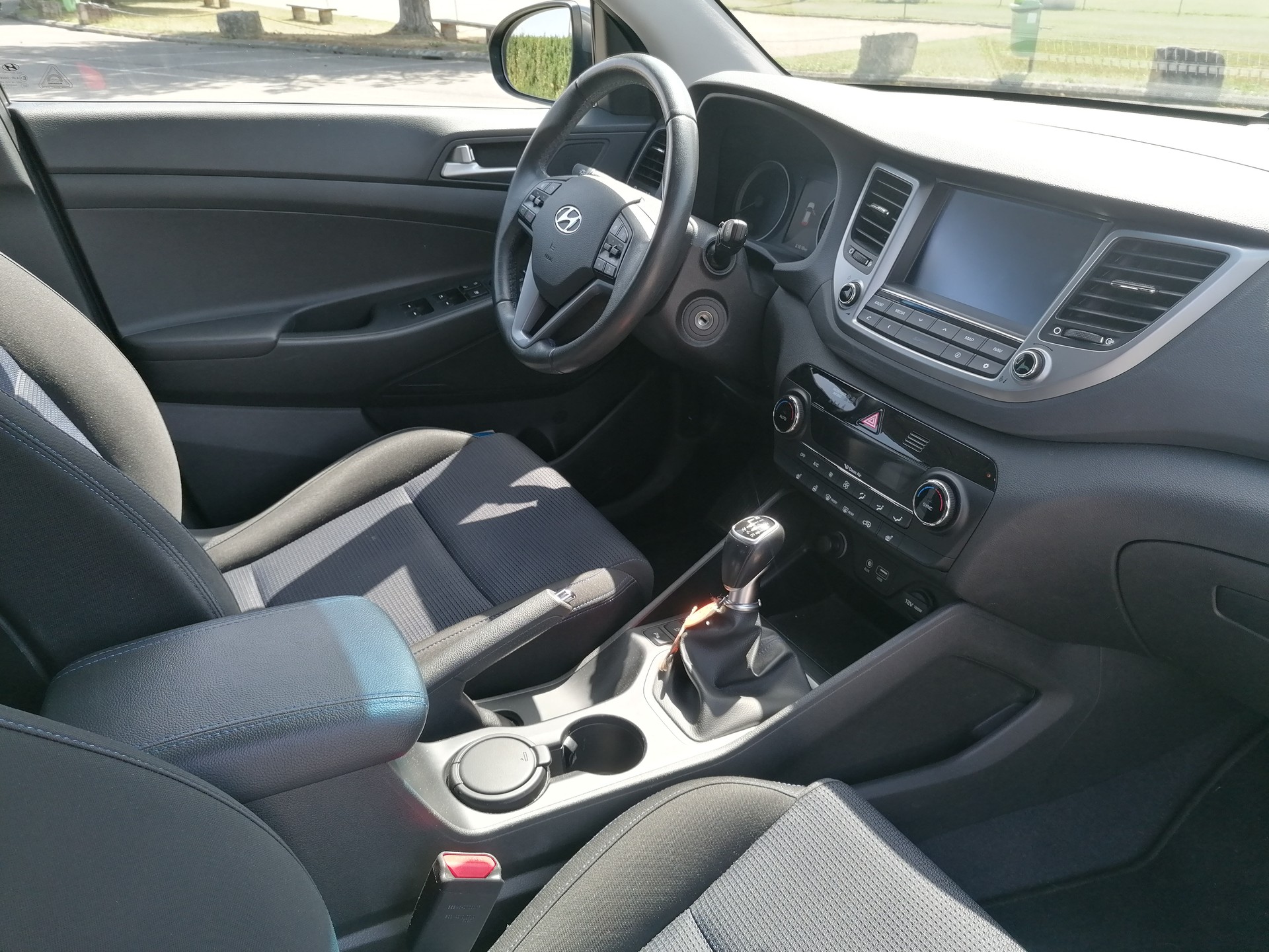 HYUNDAI Tucson 2.0 CRDI Plena 2WD-image-2
