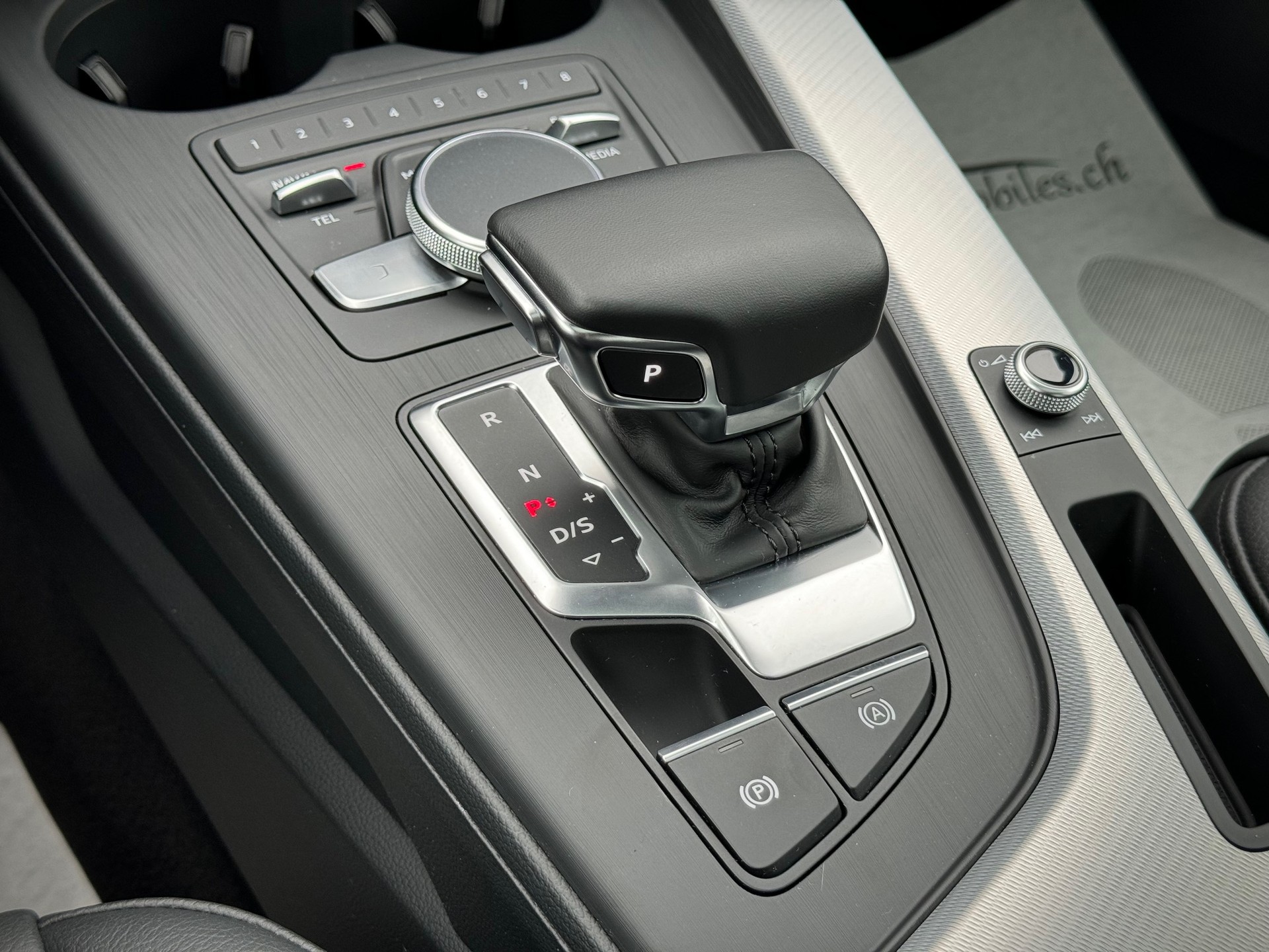 AUDI A4 Limousine 40 TDI S-tronic - Véhicule Suisse (CH)-image-11