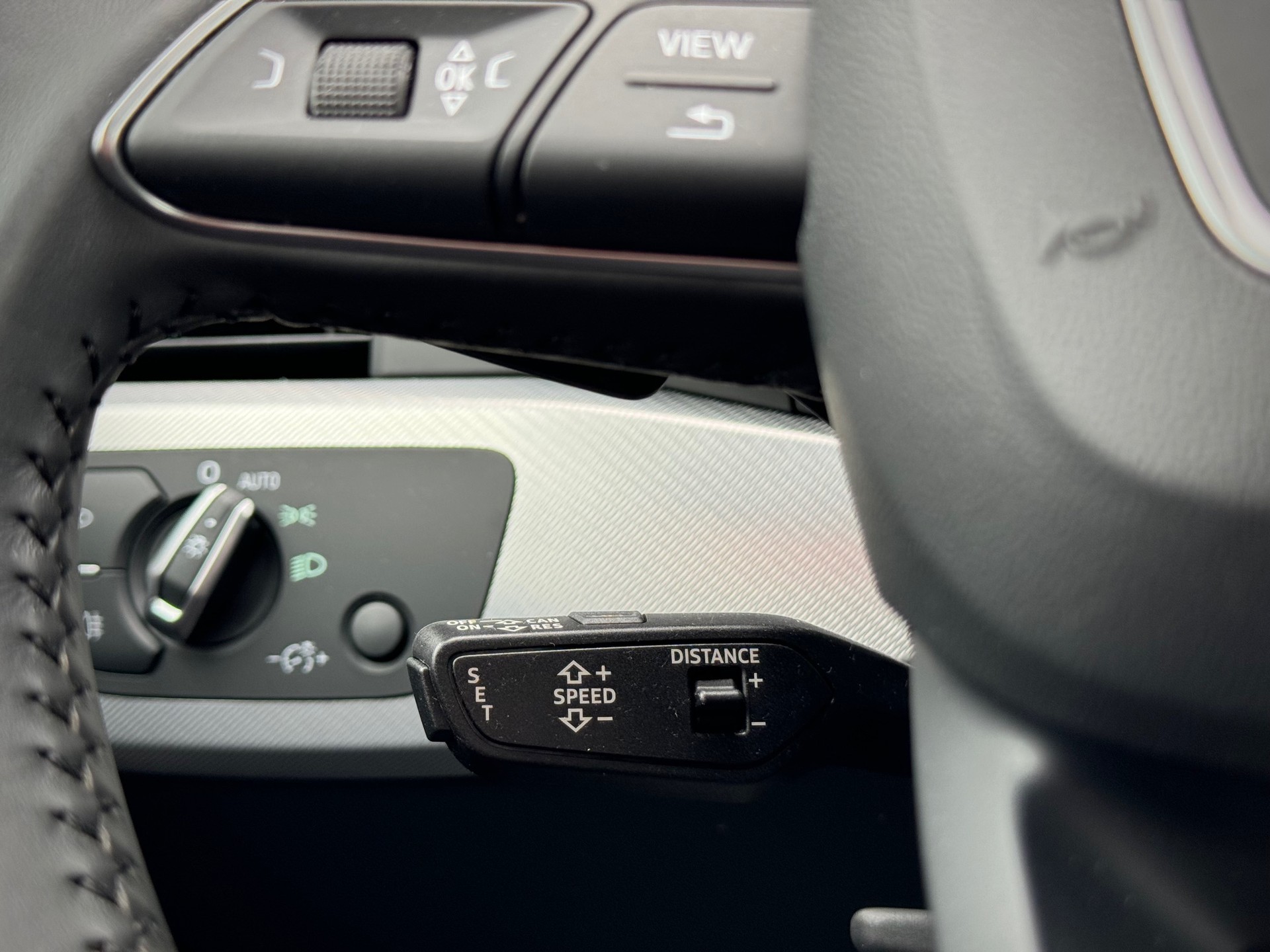 AUDI A4 Limousine 40 TDI S-tronic - Véhicule Suisse (CH)-image-7