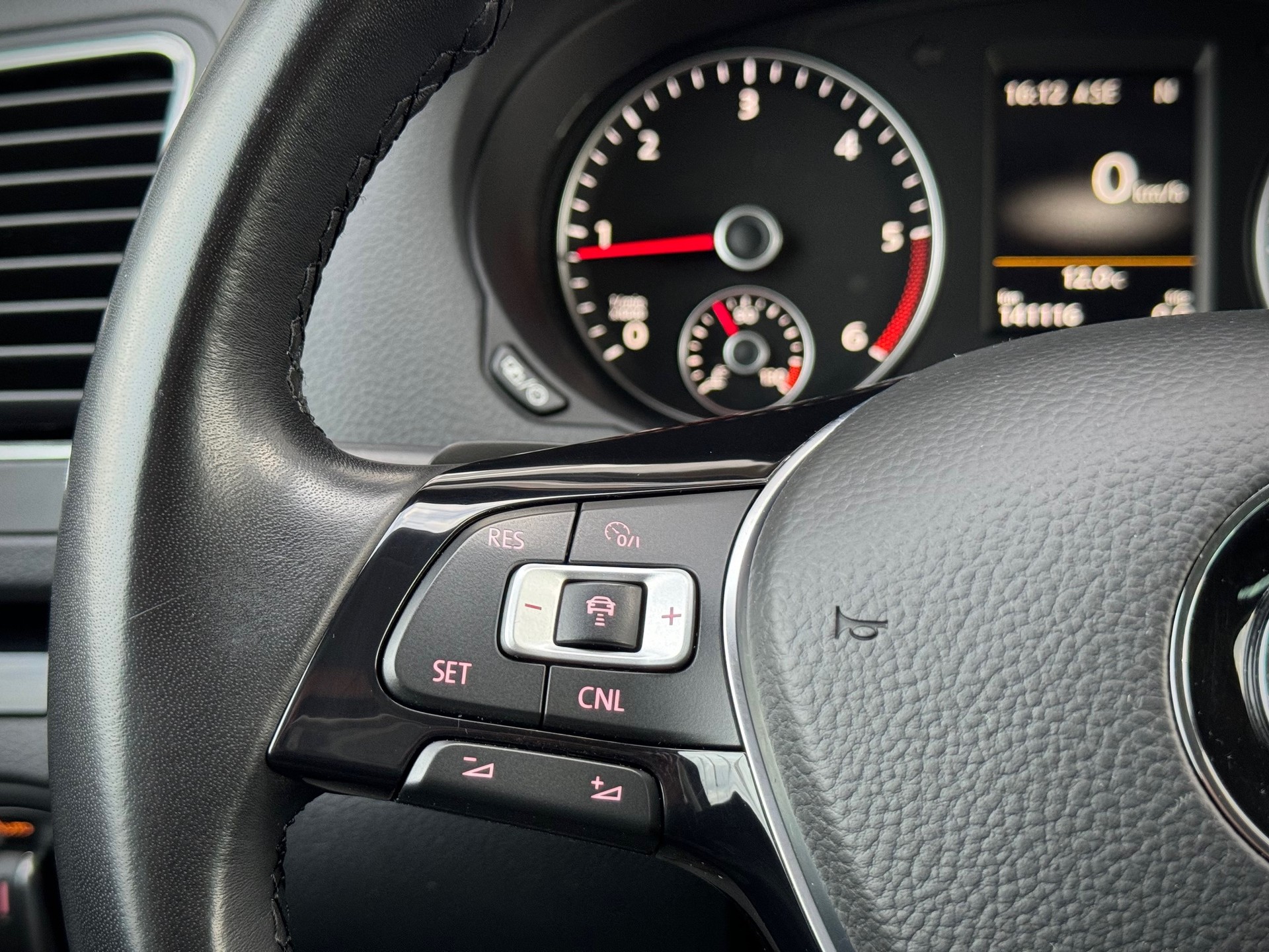 VW Sharan 2.0 TDI BMT Highline 4Motion DSG - 7 PLACES - Véhicule Suisse (CH)-image-9