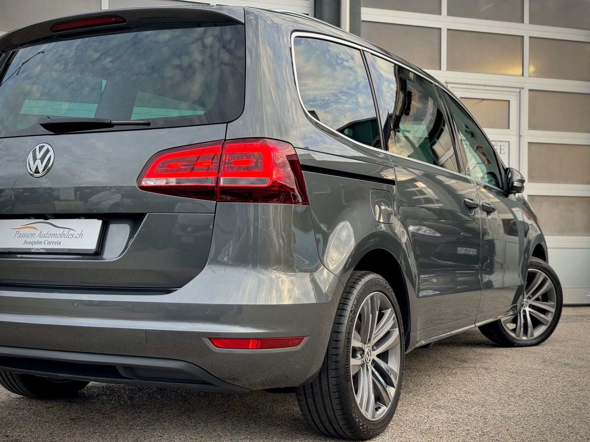 VW Sharan 2.0 TDI BMT Highline 4Motion DSG - 7 PLACES - Véhicule Suisse (CH)-image-3