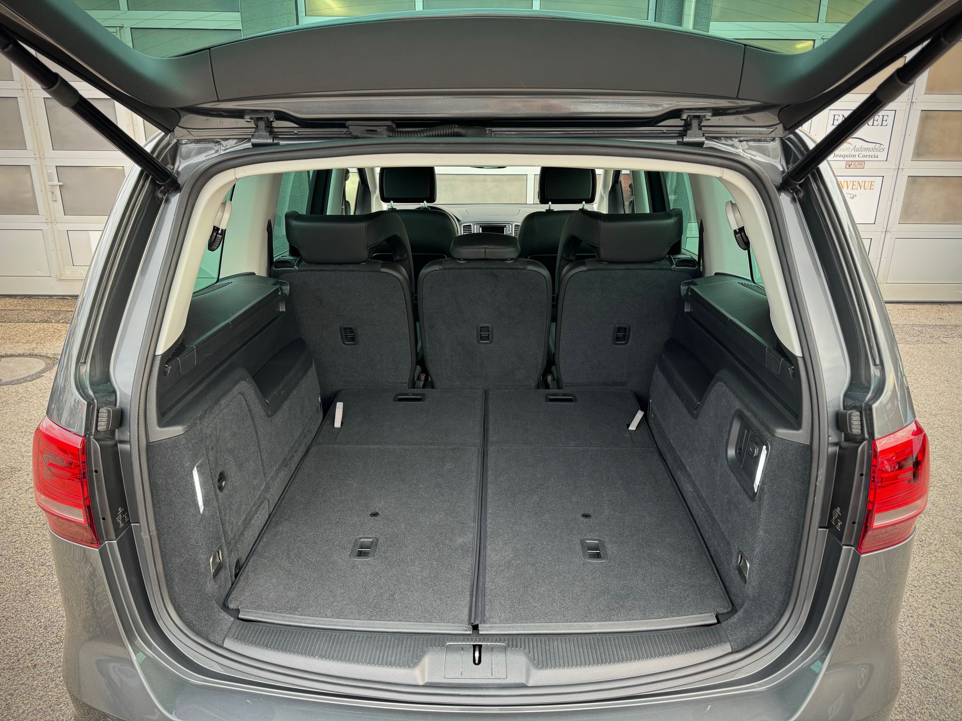 VW Sharan 2.0 TDI BMT Highline 4Motion DSG - 7 PLACES - Véhicule Suisse (CH)-image-14