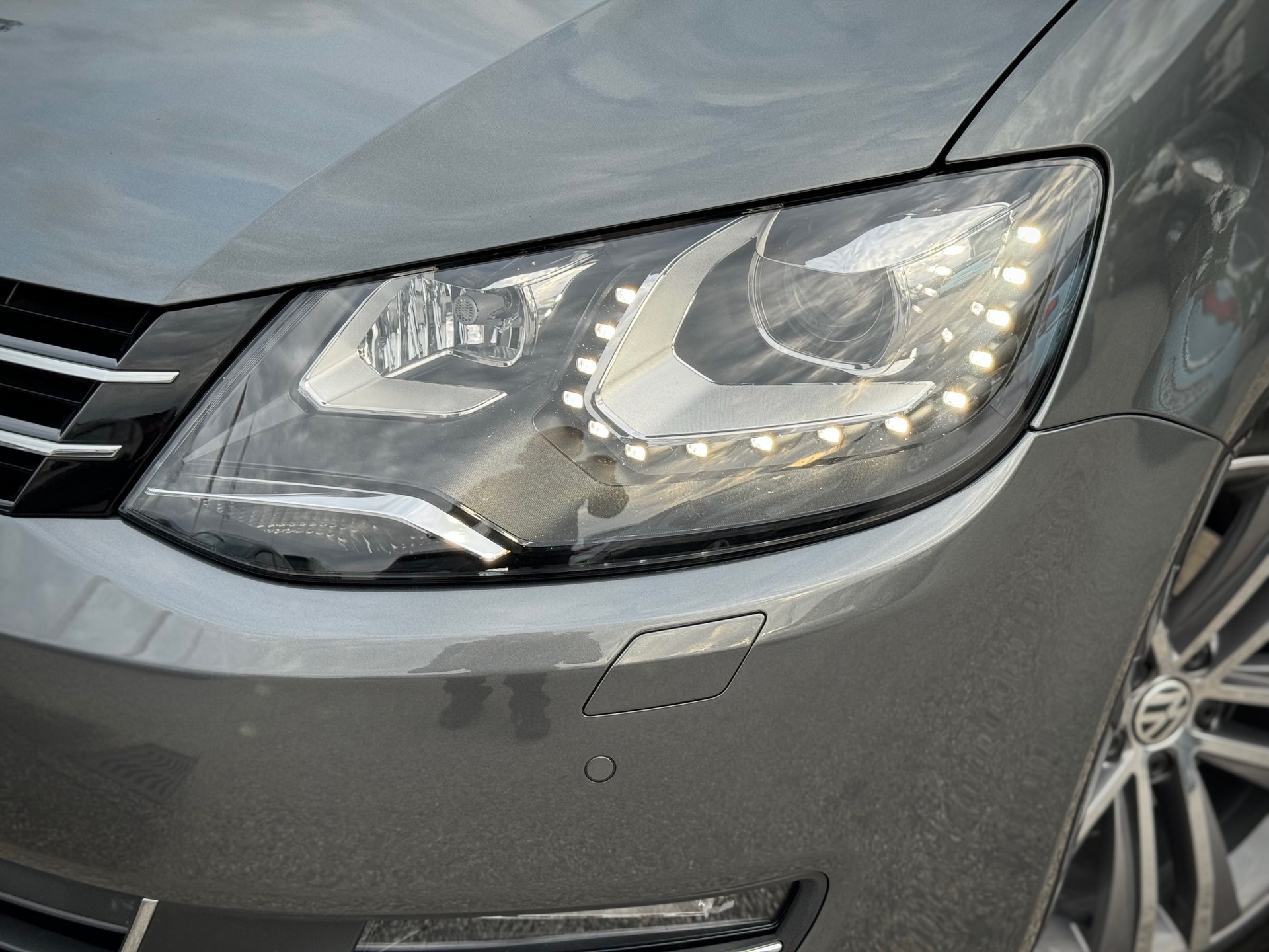 VW Sharan 2.0 TDI BMT Highline 4Motion DSG - 7 PLACES - Véhicule Suisse (CH)-image-2