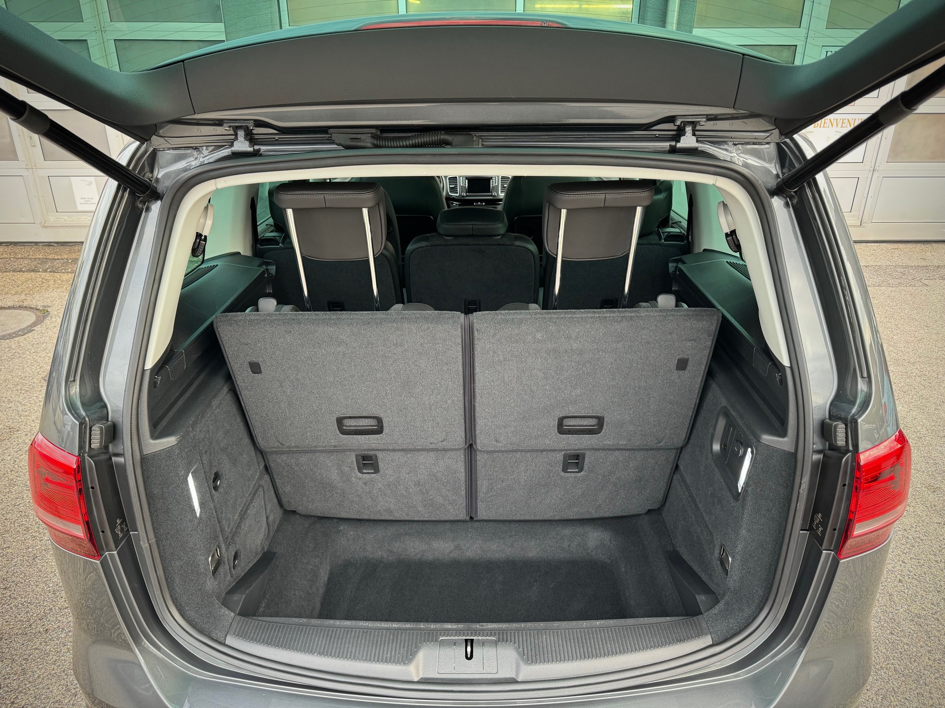 VW Sharan 2.0 TDI BMT Highline 4Motion DSG - 7 PLACES - Véhicule Suisse (CH)-image-13