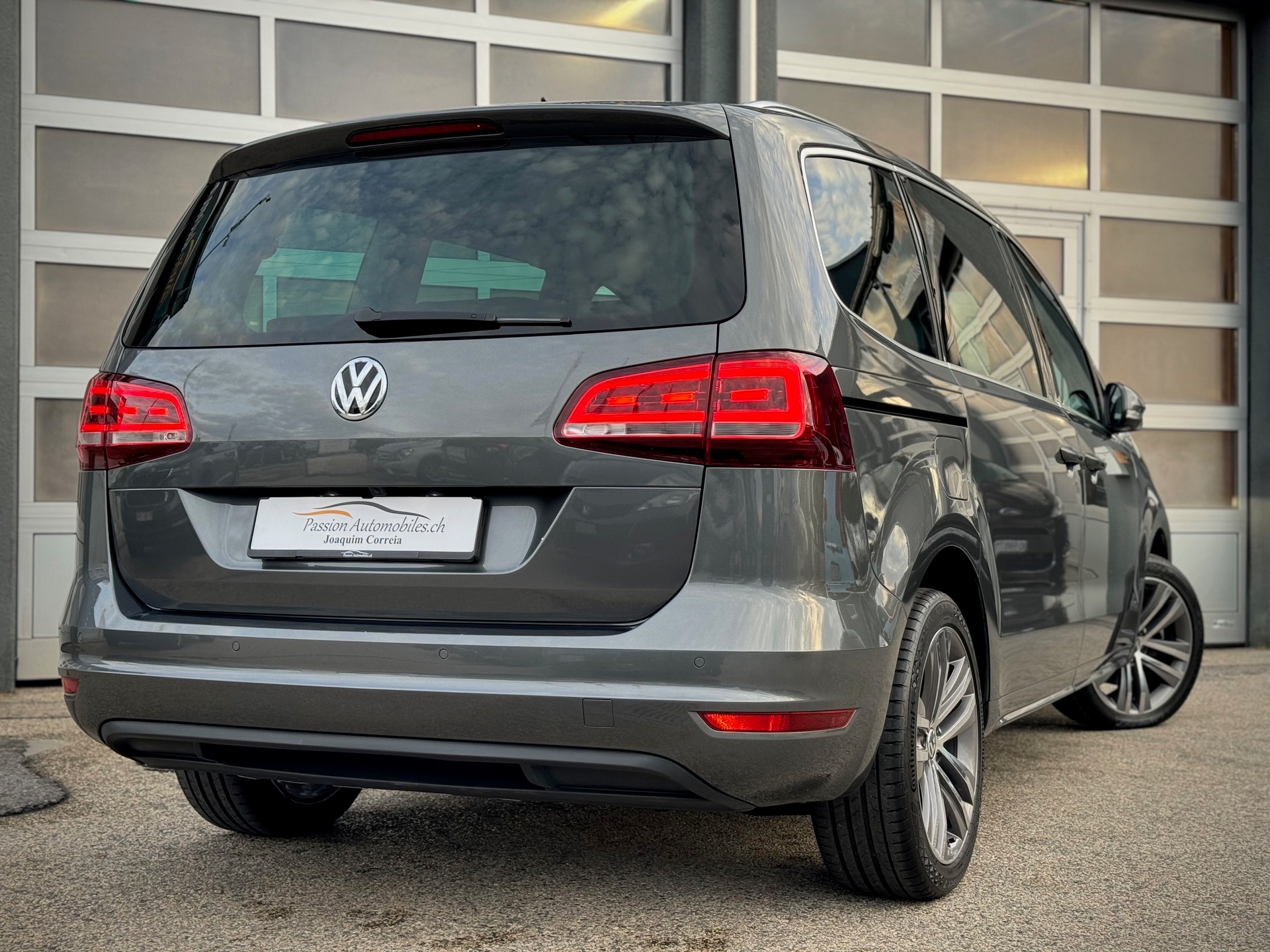 VW Sharan 2.0 TDI BMT Highline 4Motion DSG - 7 PLACES - Véhicule Suisse (CH)-image-1