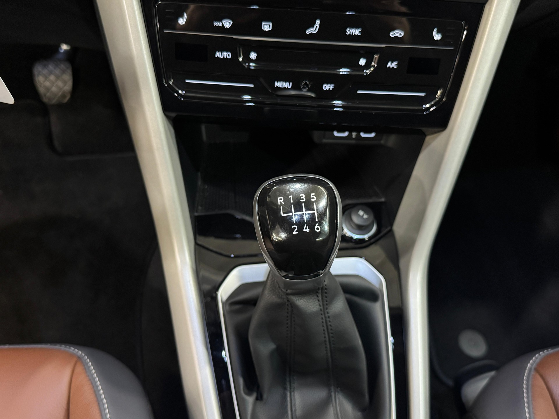 VW T-Roc Cabriolet 1.0 TSI Style-image-13