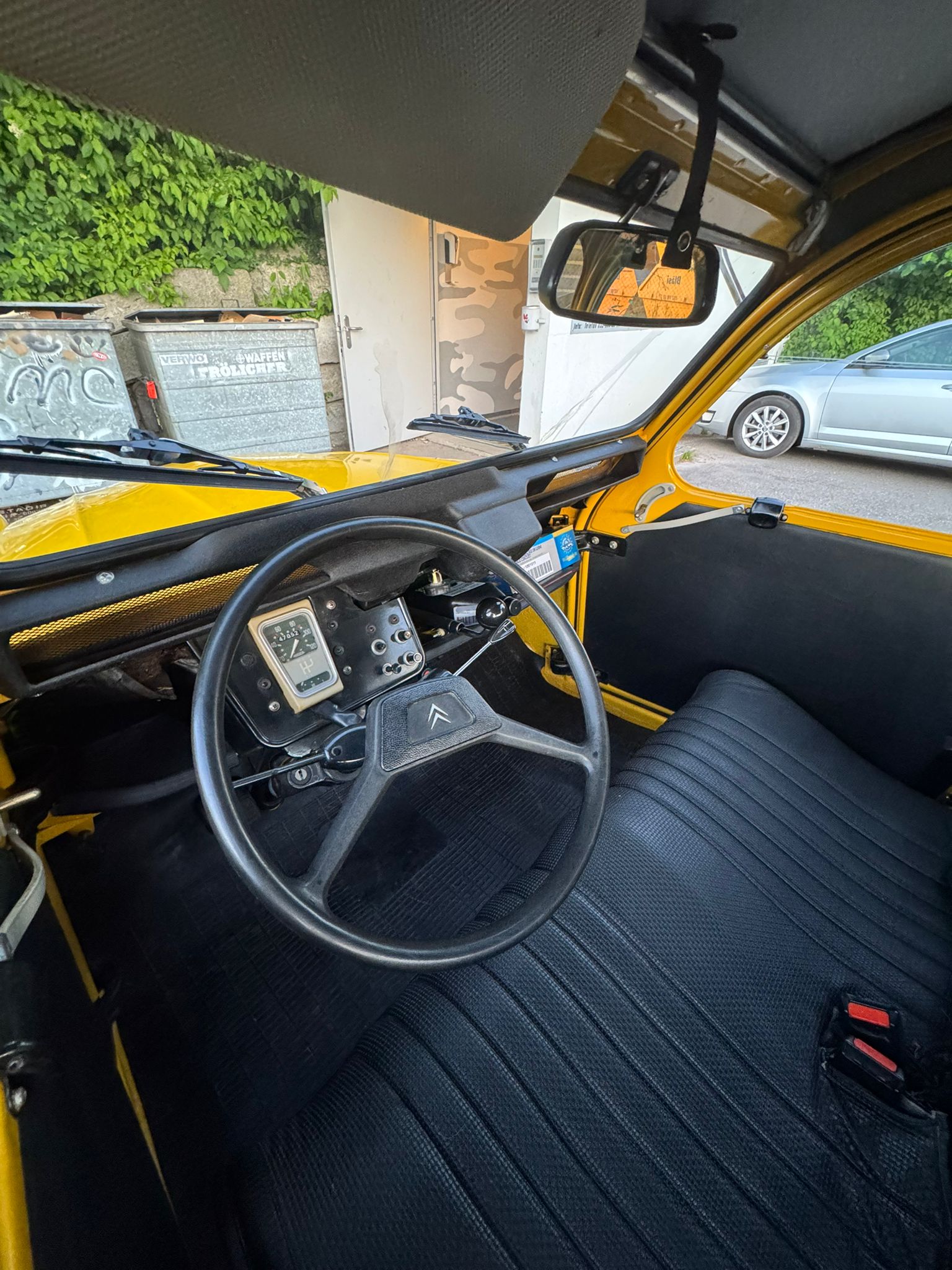 CITROEN 2CV6 Spécial "007 Edition"-image-1