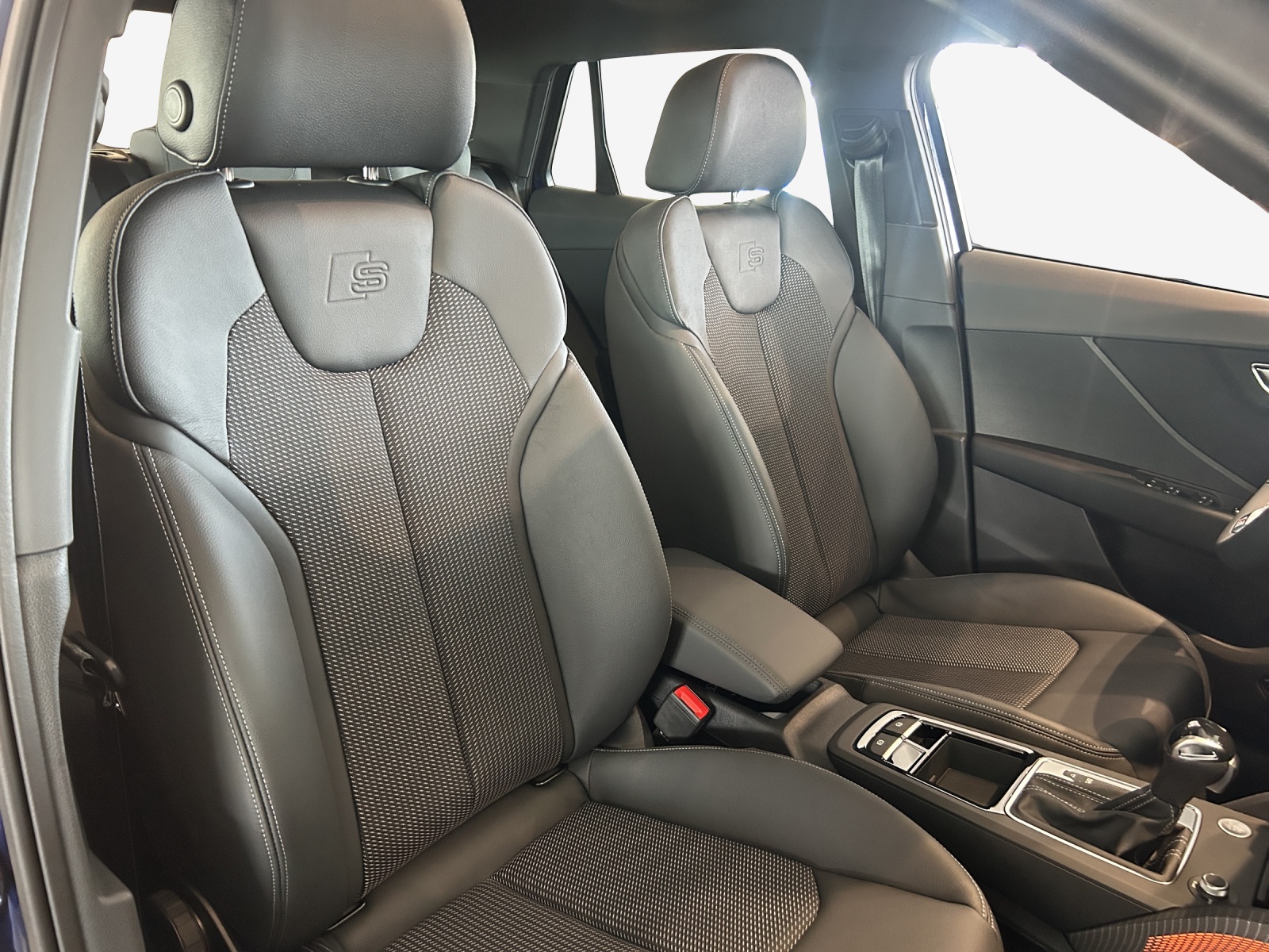 AUDI Q2 35 TFSI S line S-tronic-image-14