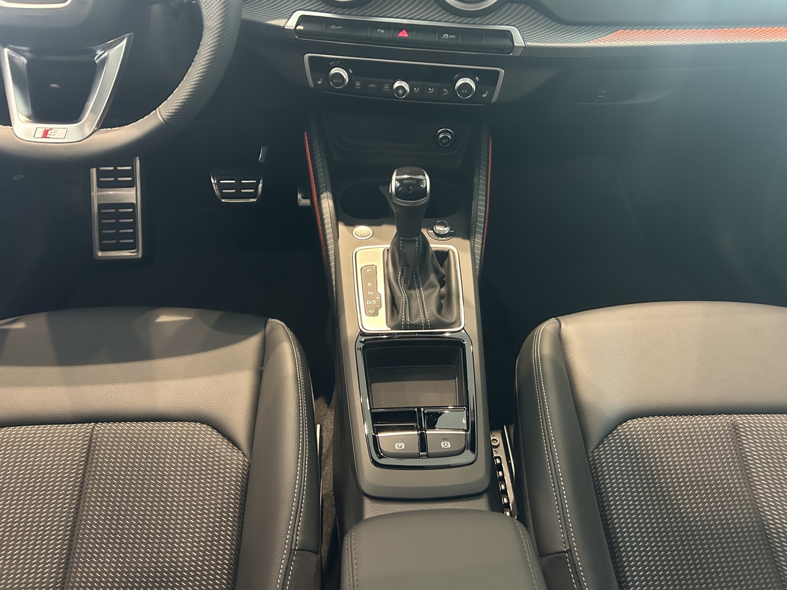 AUDI Q2 35 TFSI S line S-tronic-image-9